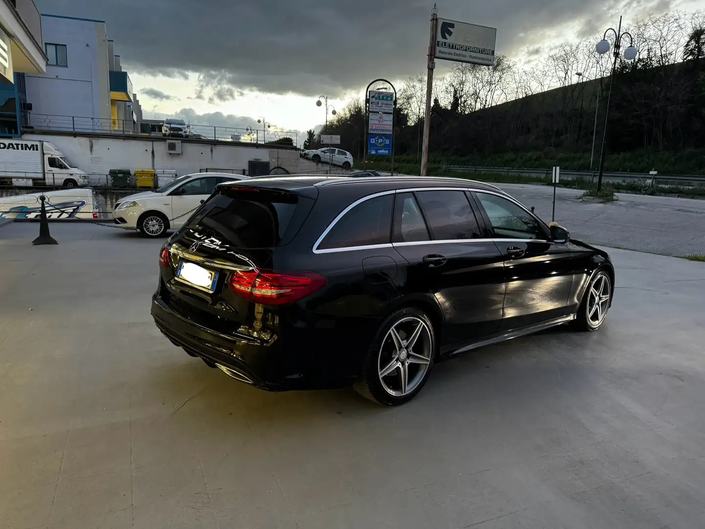 Mercedes-Benz C 220 SW d Premium Plus auto Černá - 2