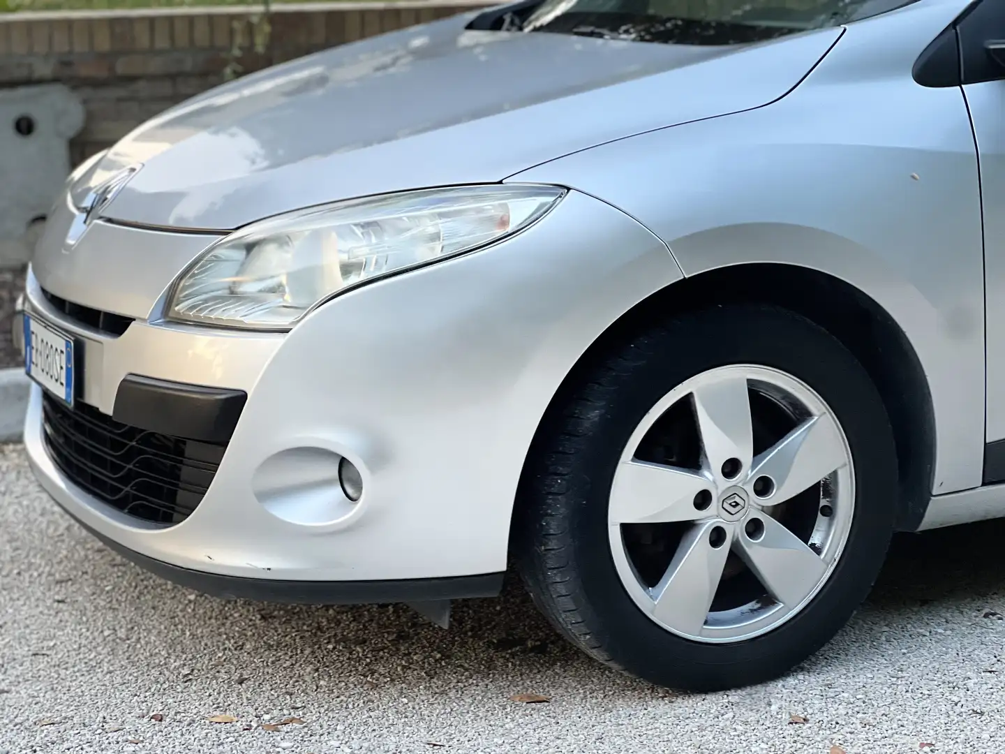 Renault Megane SporTour 1.5 dci Dynamique 110cv fap - 2