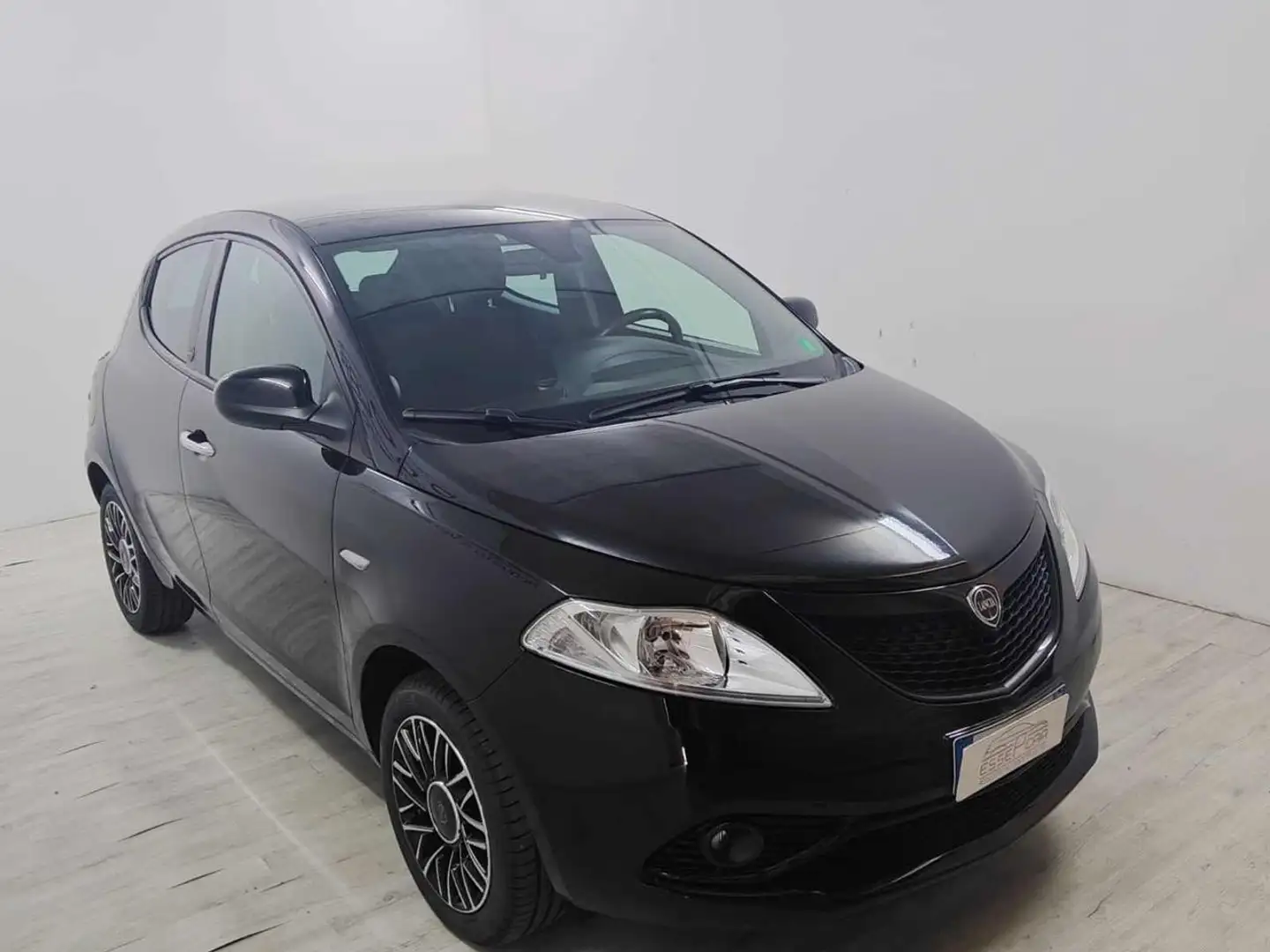 Lancia Ypsilon 1.0 FireFly 5 porte Hybrid 50.000KM Noir - 2