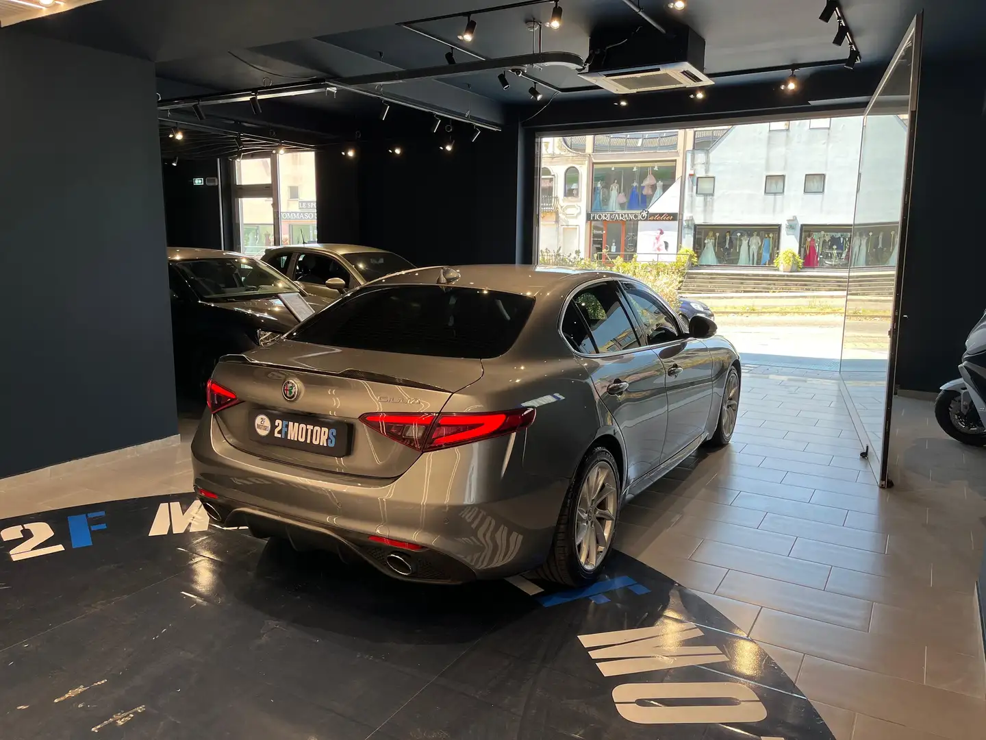 Alfa Romeo Giulia 2.2 t Super 180cv auto Grigio - 2