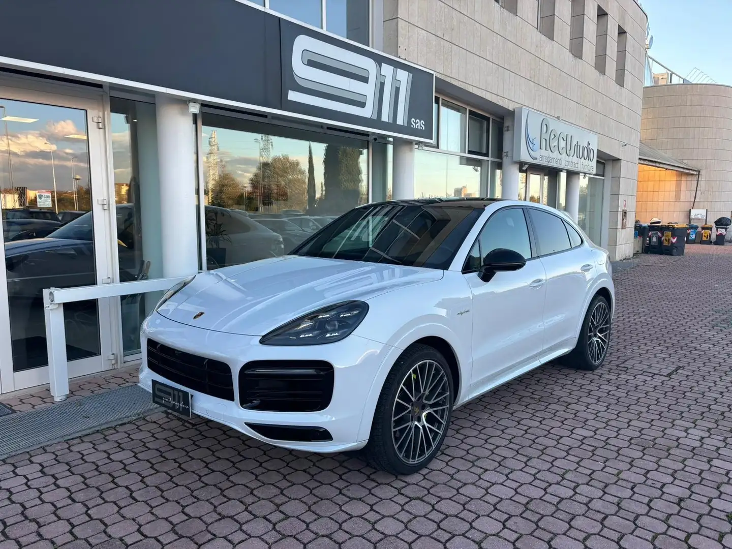 Porsche Cayenne Coupe 3.0 V6 e-hybrid Blanc - 1