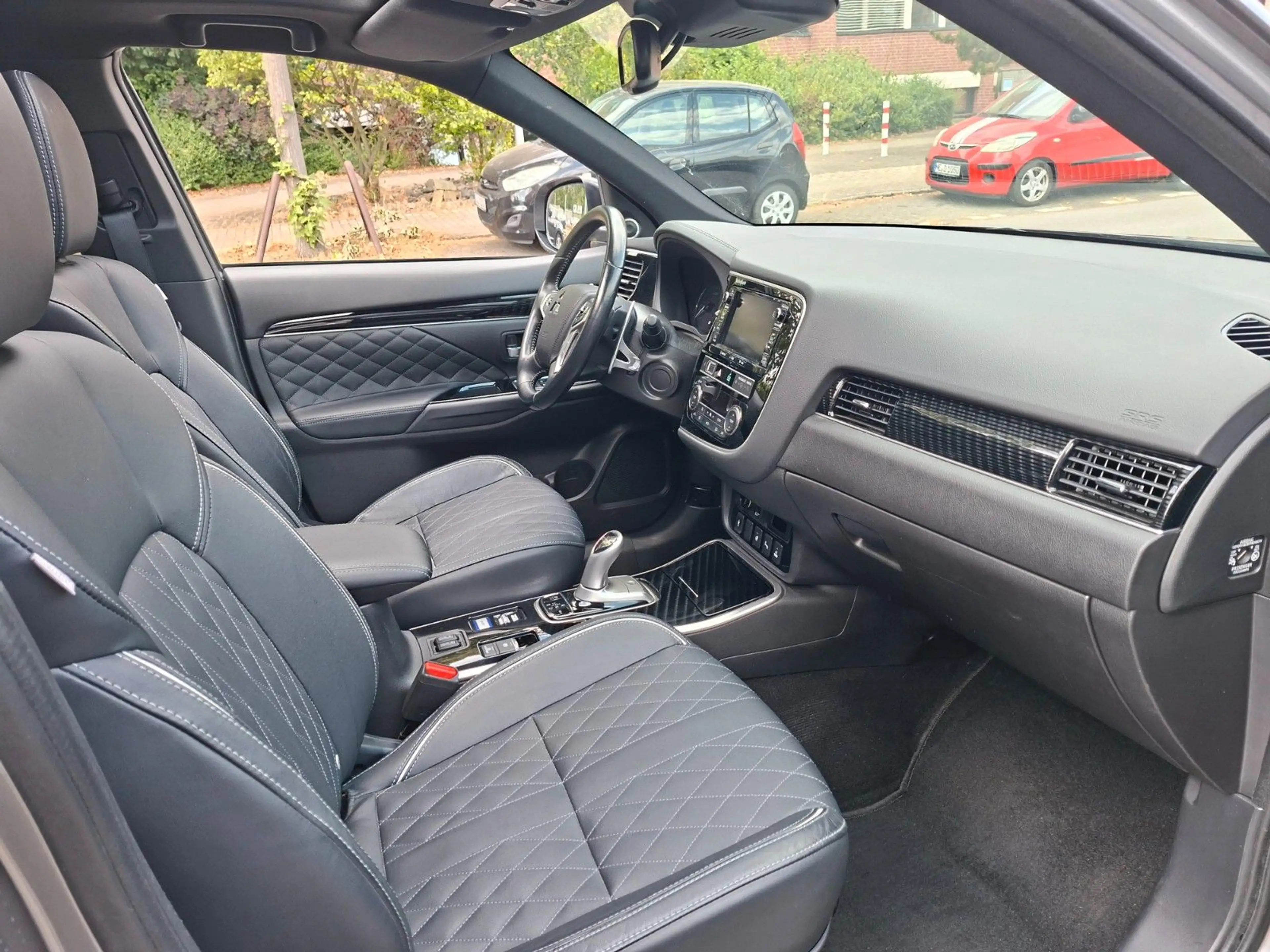 Mitsubishi Outlander Leder SD Allrad Navi — photo 10
