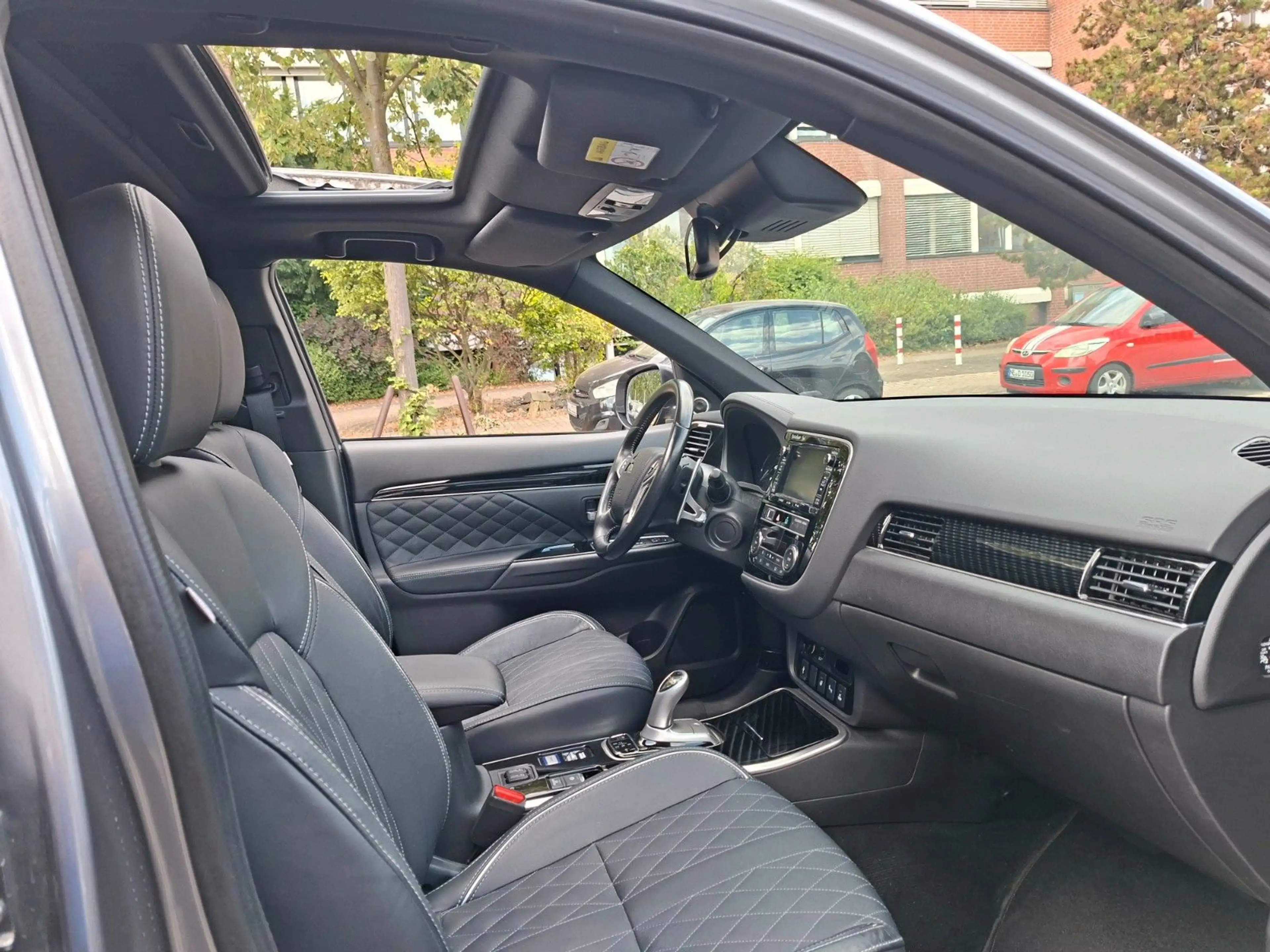 Mitsubishi Outlander Leder SD Allrad Navi — photo 9