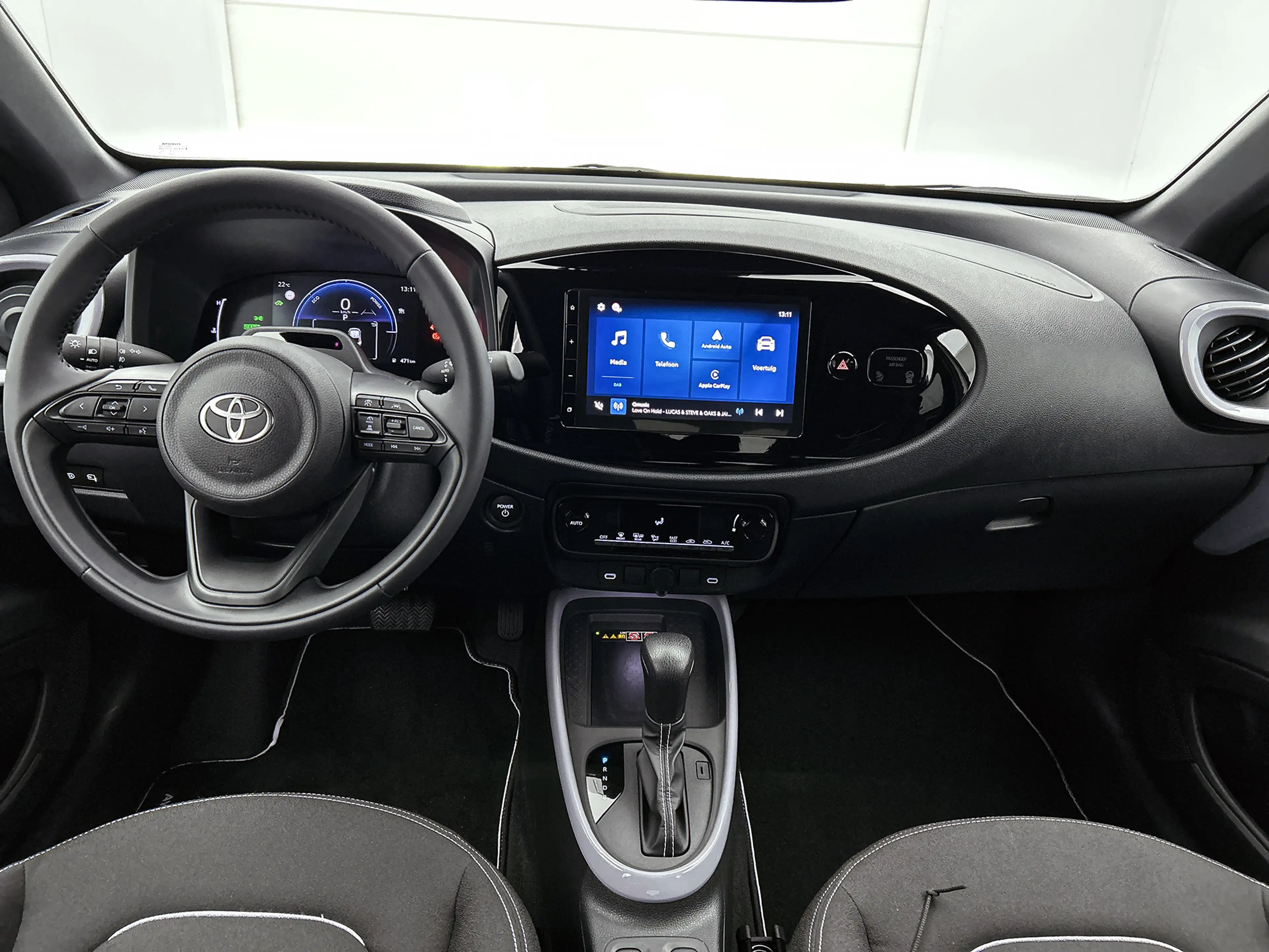 Toyota Aygo X Hybrid 115 pulse | Easy Pack | keyless entry | Par — photo 4