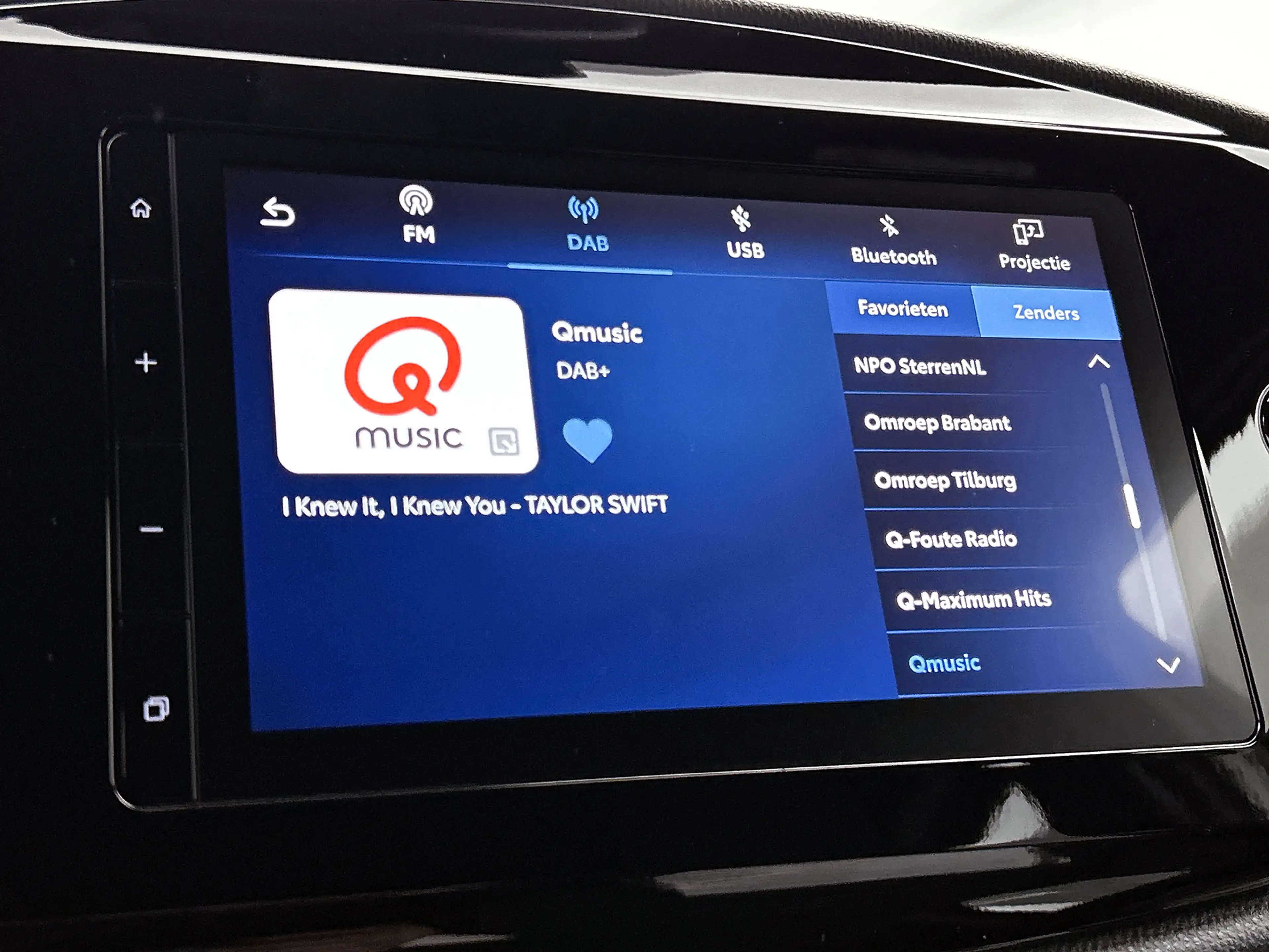 Toyota Aygo X Hybrid 115 pulse | Easy Pack | keyless entry | Par — photo 9