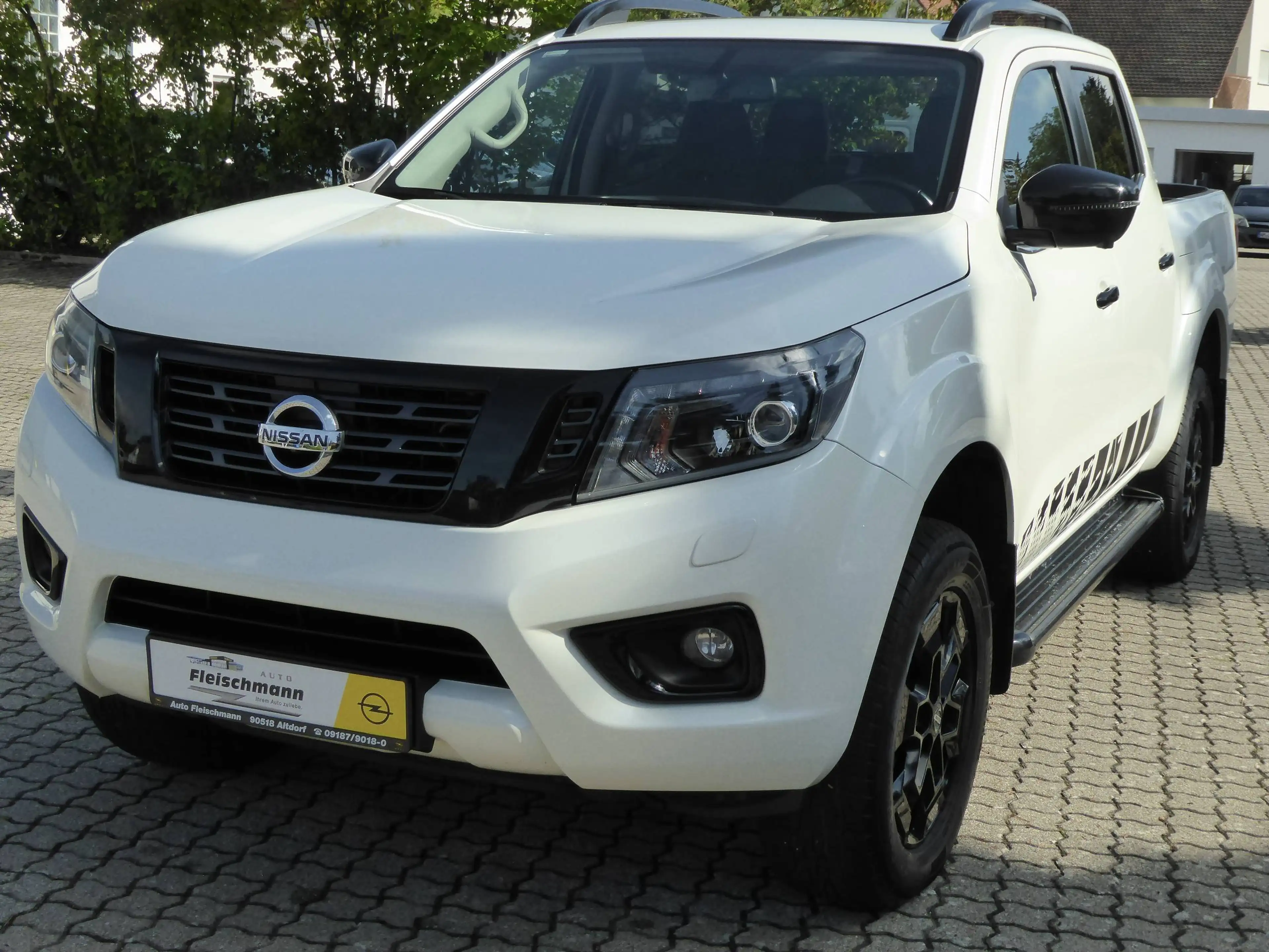 Nissan Navara Navara dCi 4WD DC 4x4 Autm. N-Guard