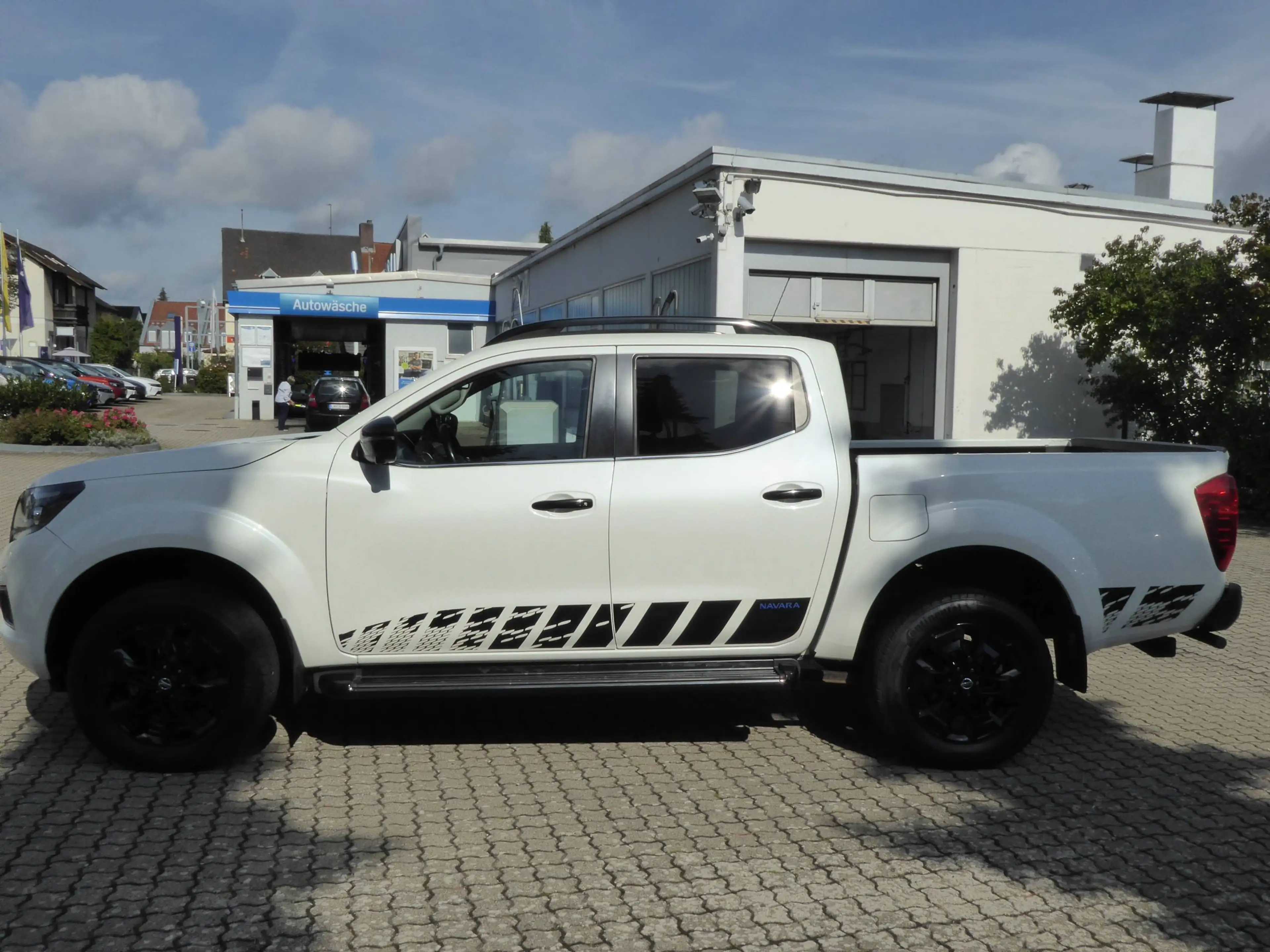 Nissan Navara Navara dCi 4WD DC 4x4 Autm. N-Guard — photo 2