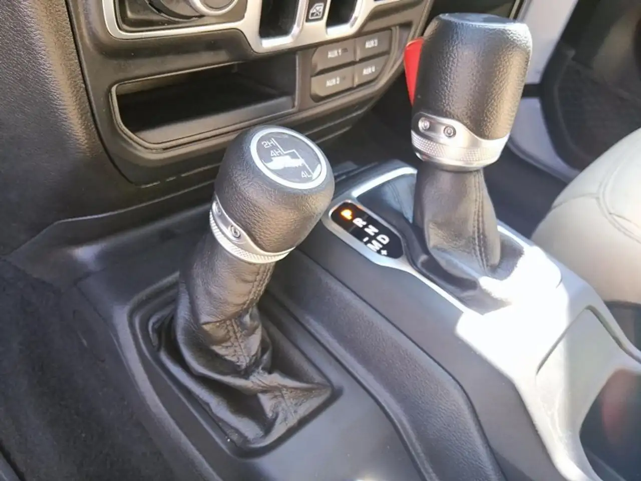 Jeep Wrangler photo Jeep Wrangler