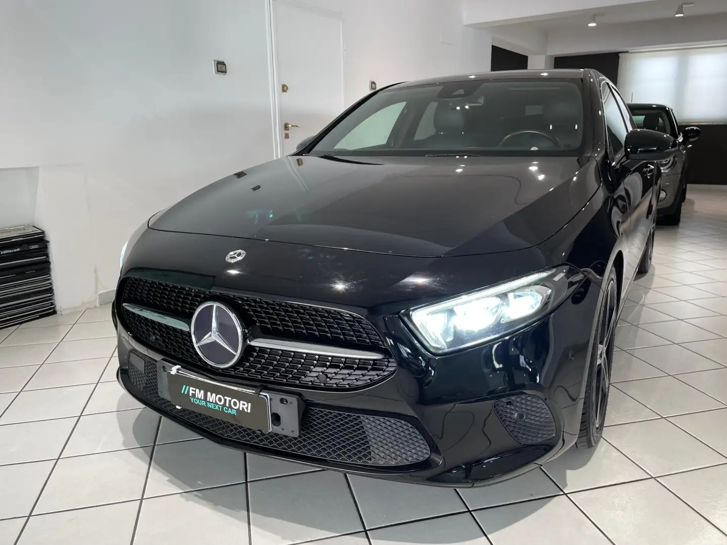 Mercedes-Benz A 180 A 180 d Automatic Premium Schwarz - 1