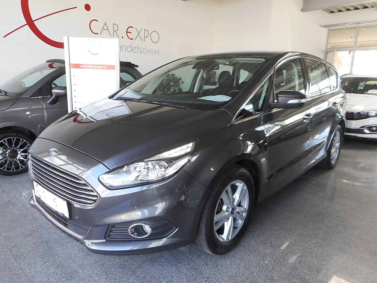 Ford S-Max S-MAX Titanium 2.0 TDCi Auto-Start/Stop Aut. Grau - 1
