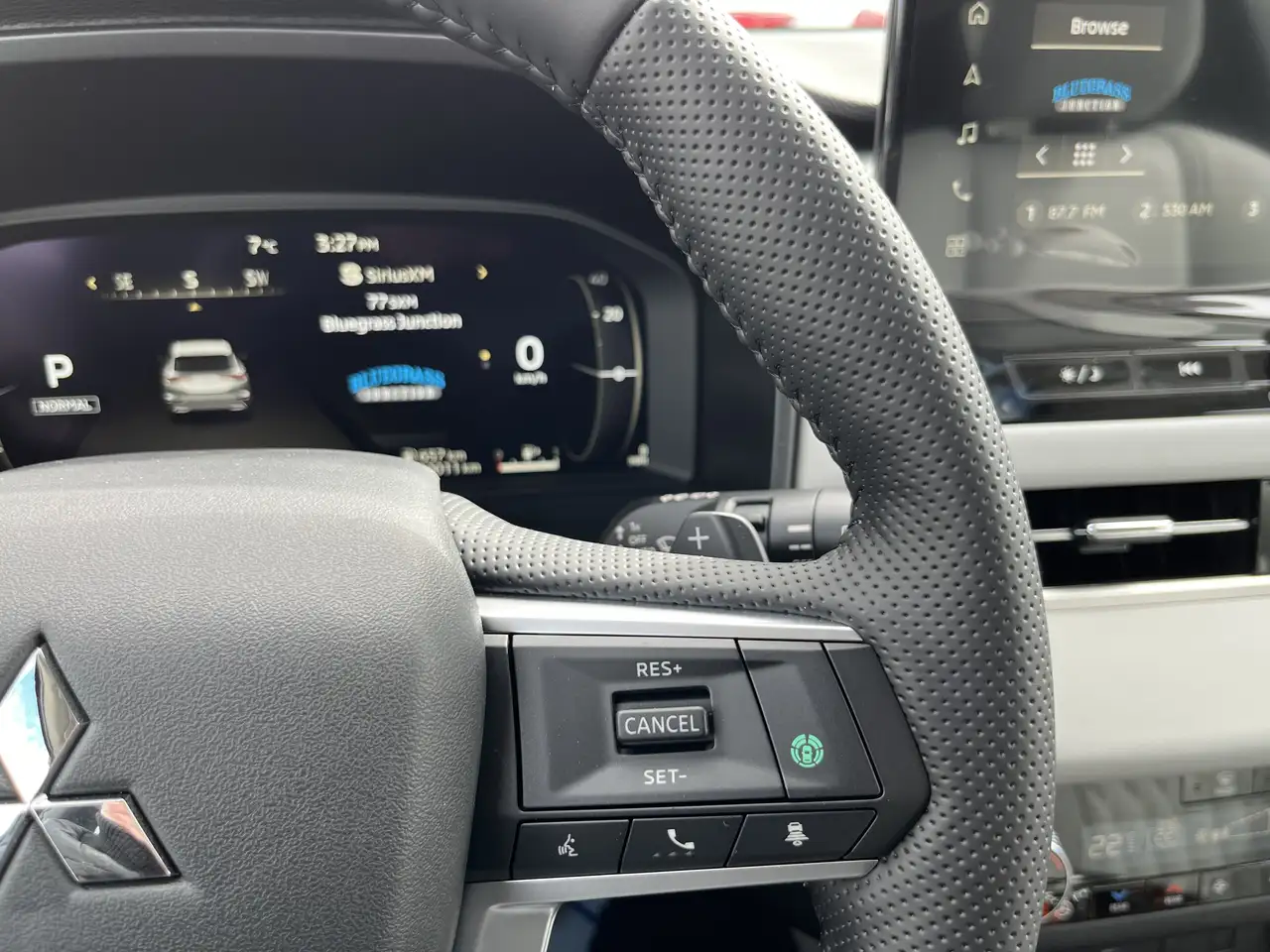 Mitsubishi Outlander снимка Mitsubishi Outlander