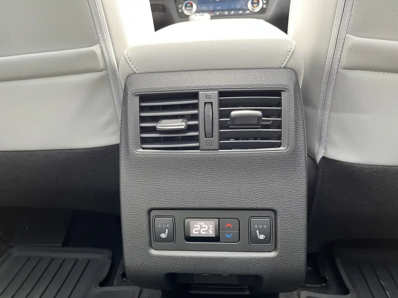 Mitsubishi Outlander снимка Mitsubishi Outlander