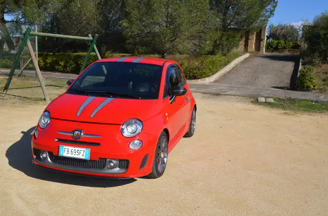 Abarth 500 1.4 Turbo T-Jet TRIBUTO FERRARI