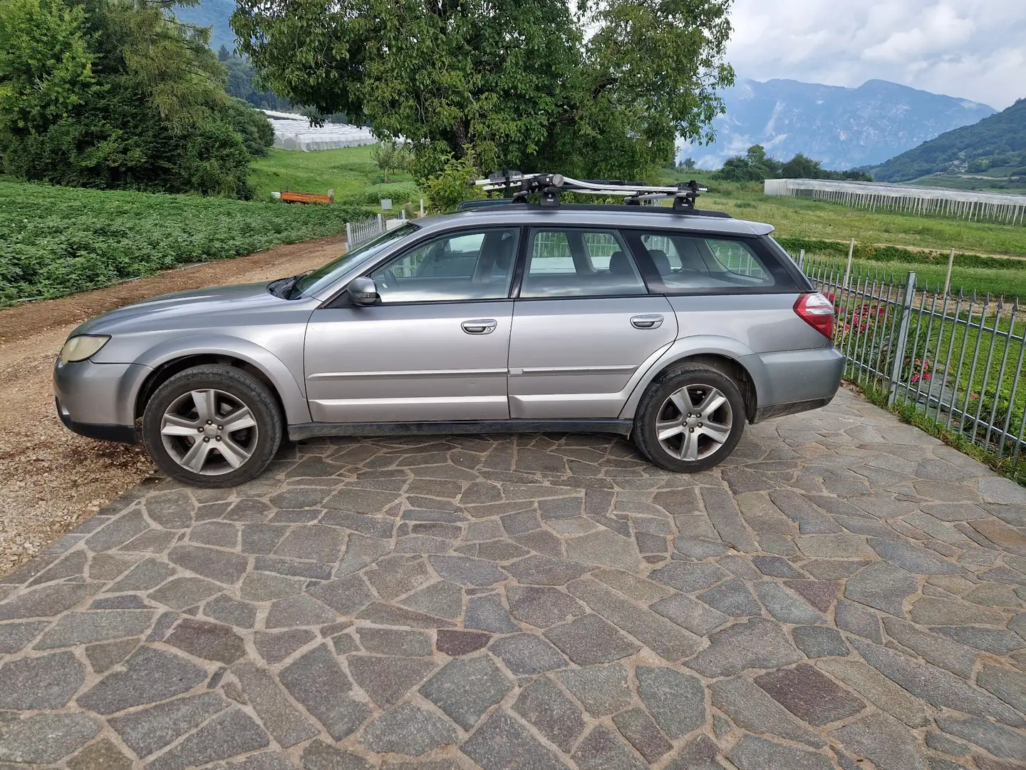 Subaru OUTBACK 2.5  bi-fuel - 2