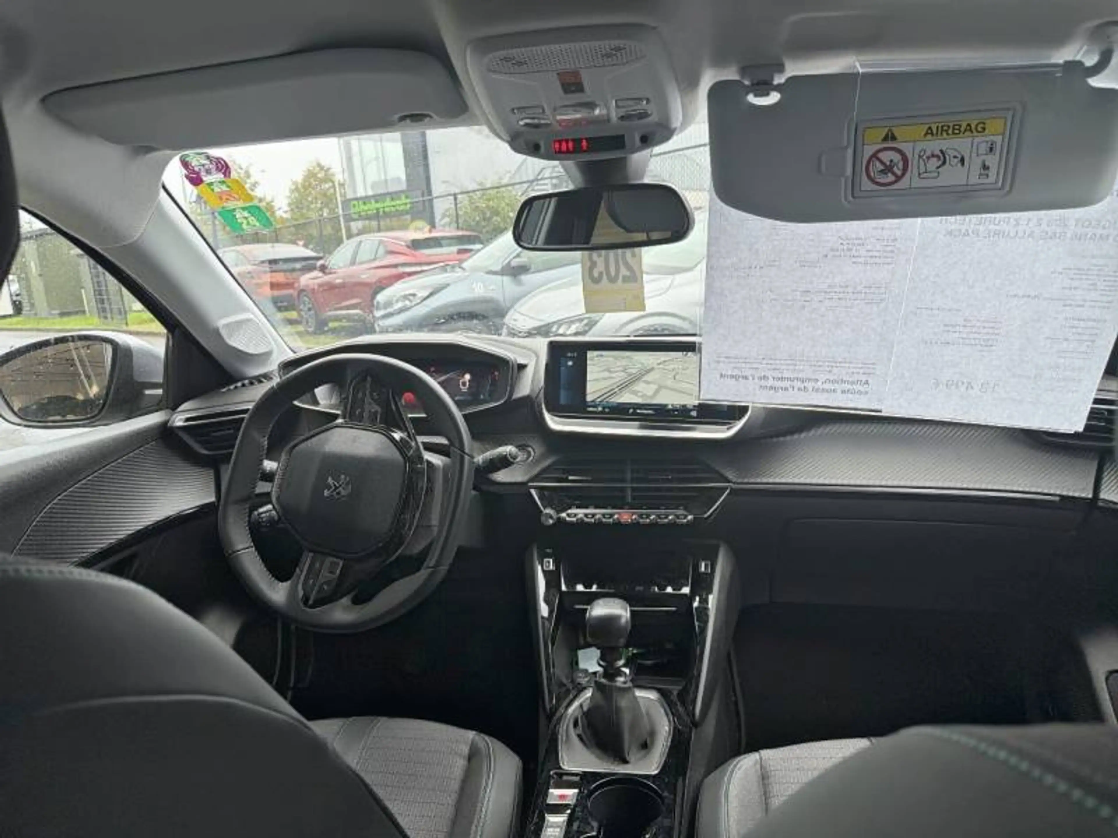 Peugeot 208 2 1.2 PureTech 100 MAN6 S&S Allure Pack — photo 2