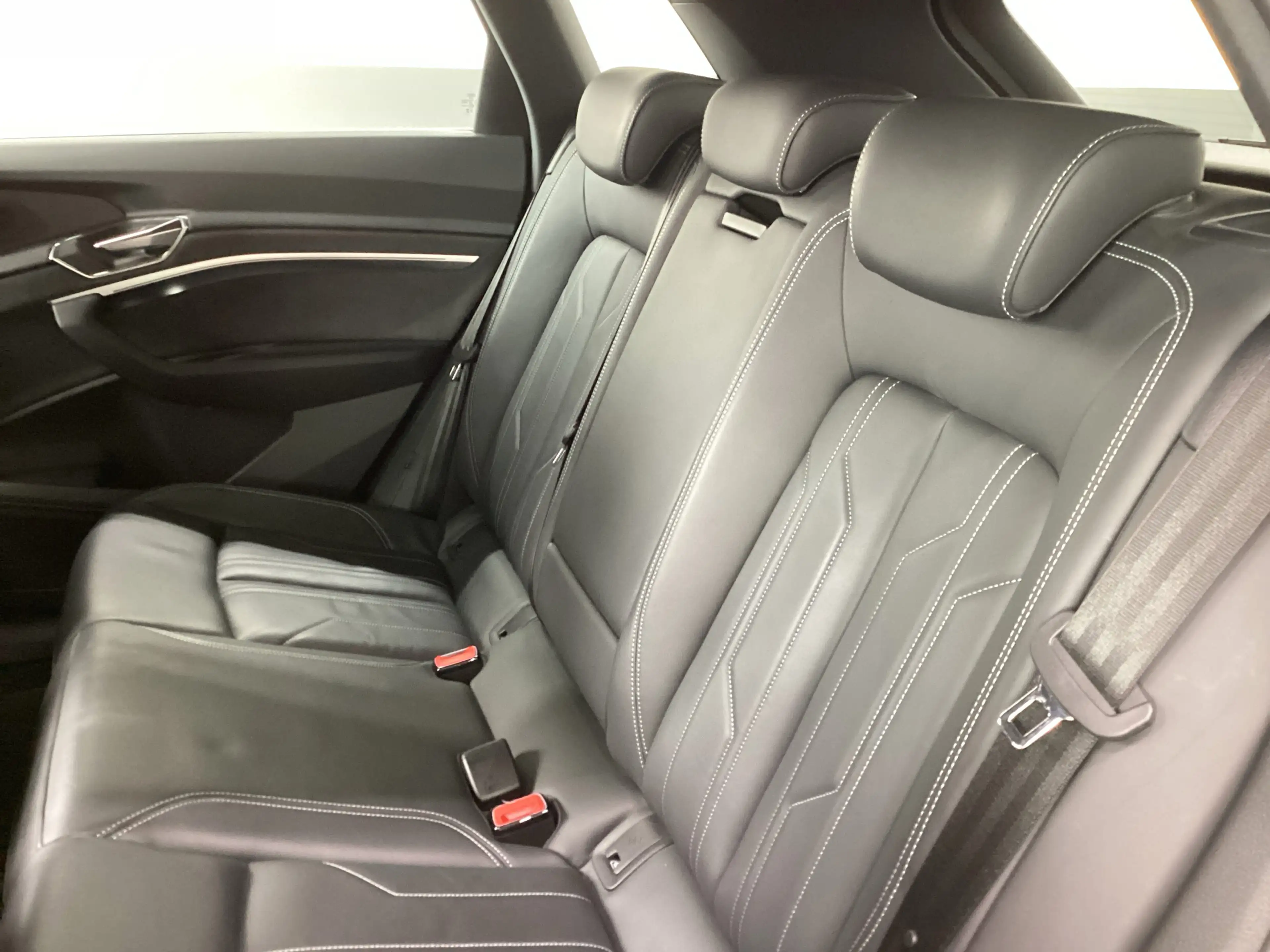 Audi Q8 e-tron S line 55 qu. AHK AIR Pano Matrix 360° — photo 9