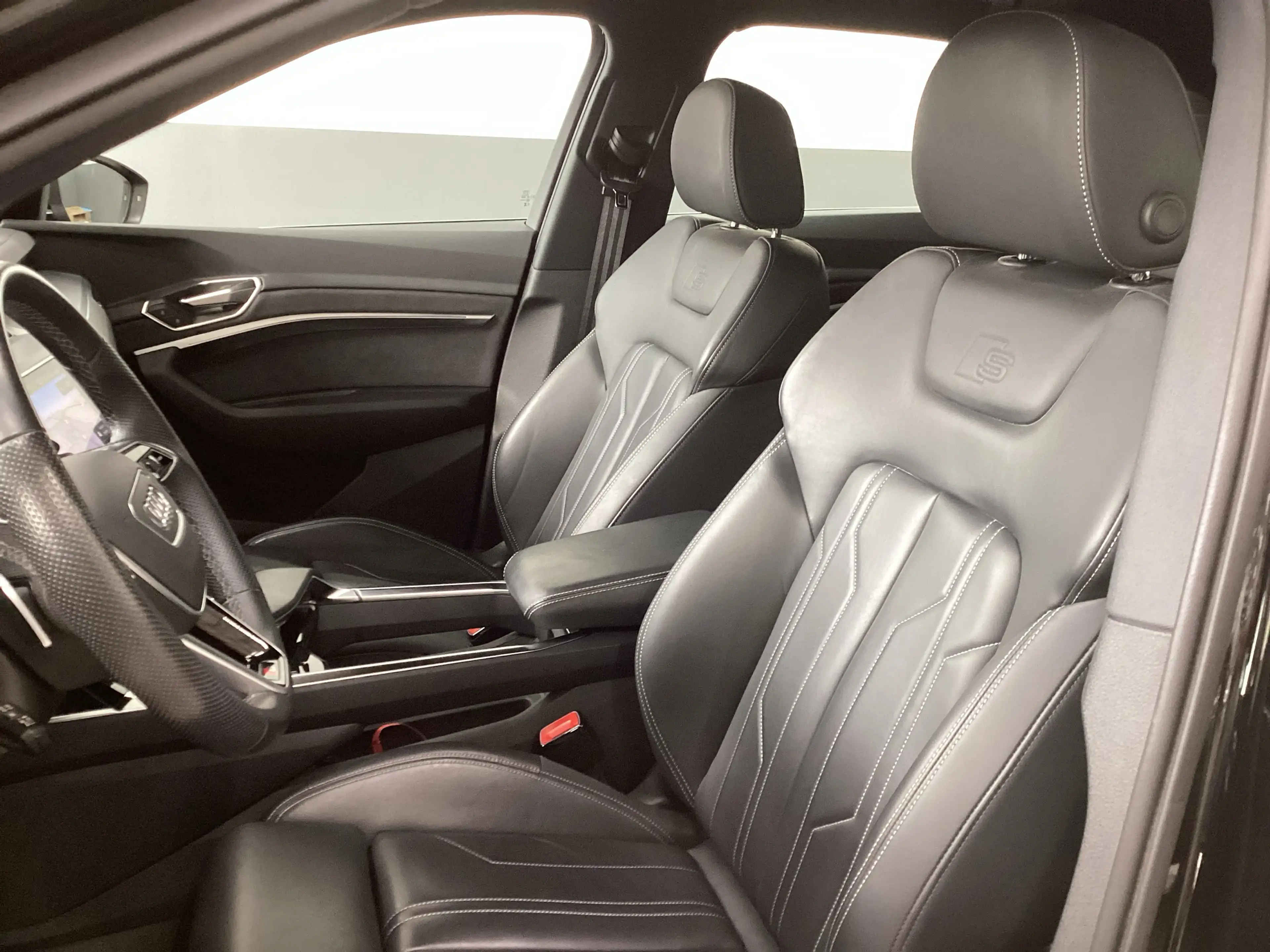 Audi Q8 e-tron S line 55 qu. AHK AIR Pano Matrix 360° — photo 6