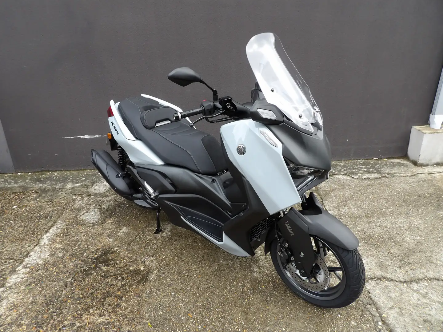 Yamaha X-Max 125 Gris - 1