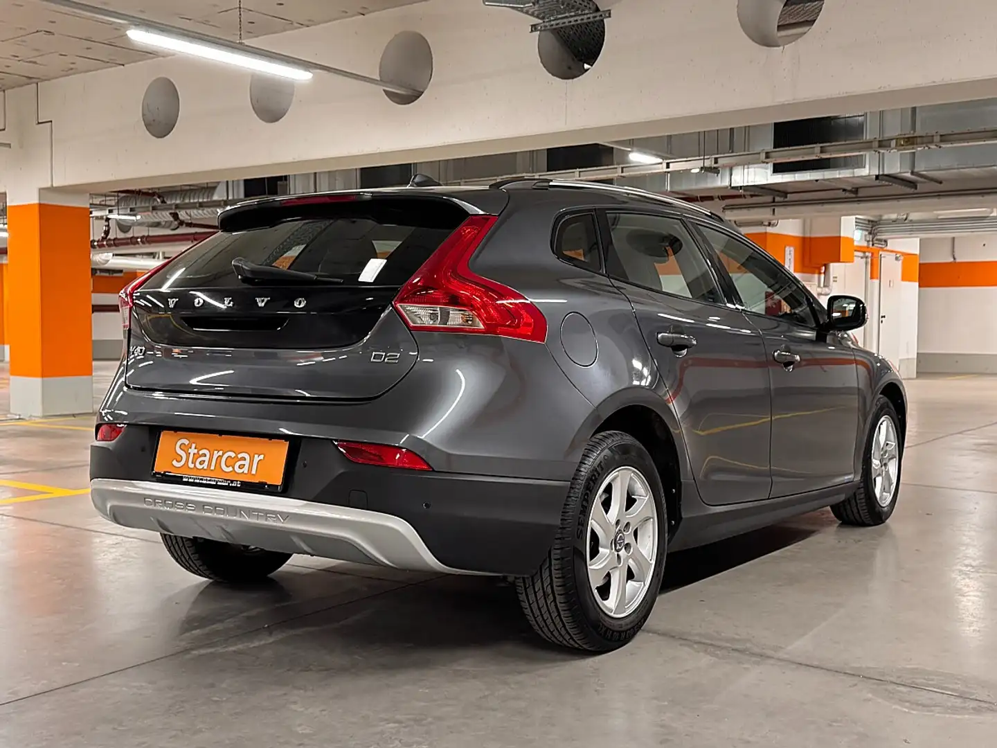 Volvo V40 Cross Country D2 Momentum Powershift*BI-XENON*PDC* Schwarz - 2