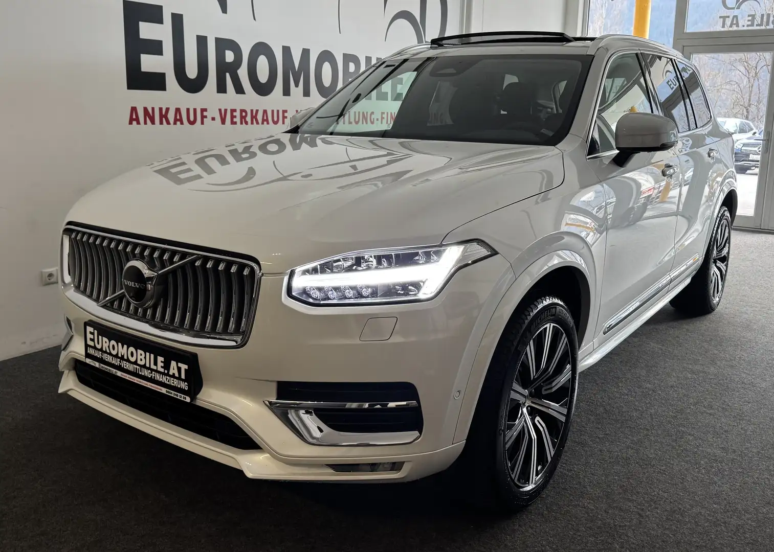 Volvo XC90 Plus Bright AWD 7-SITZER*PANO*360*LED*AHK*STNDHZG* Weiß - 1