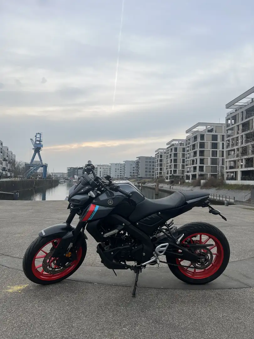 Yamaha MT-125 Storm Fluo - 1