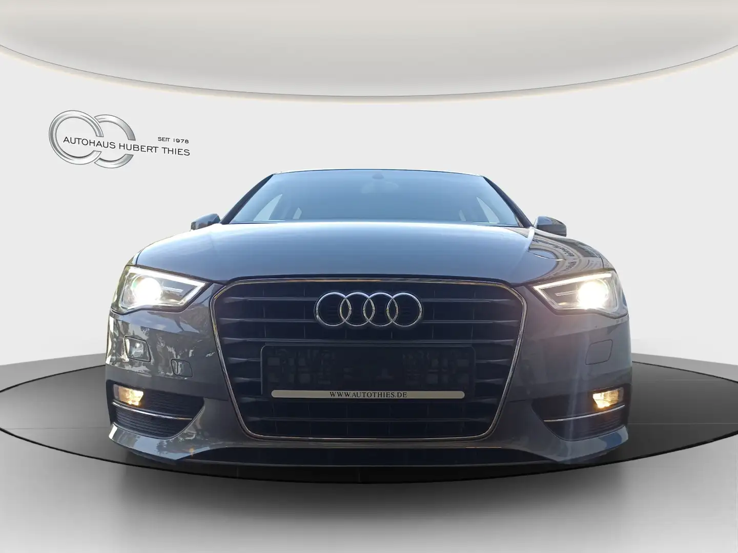 Audi A3 Sportback 1.4 TFSI  Ambiente Grau - 2