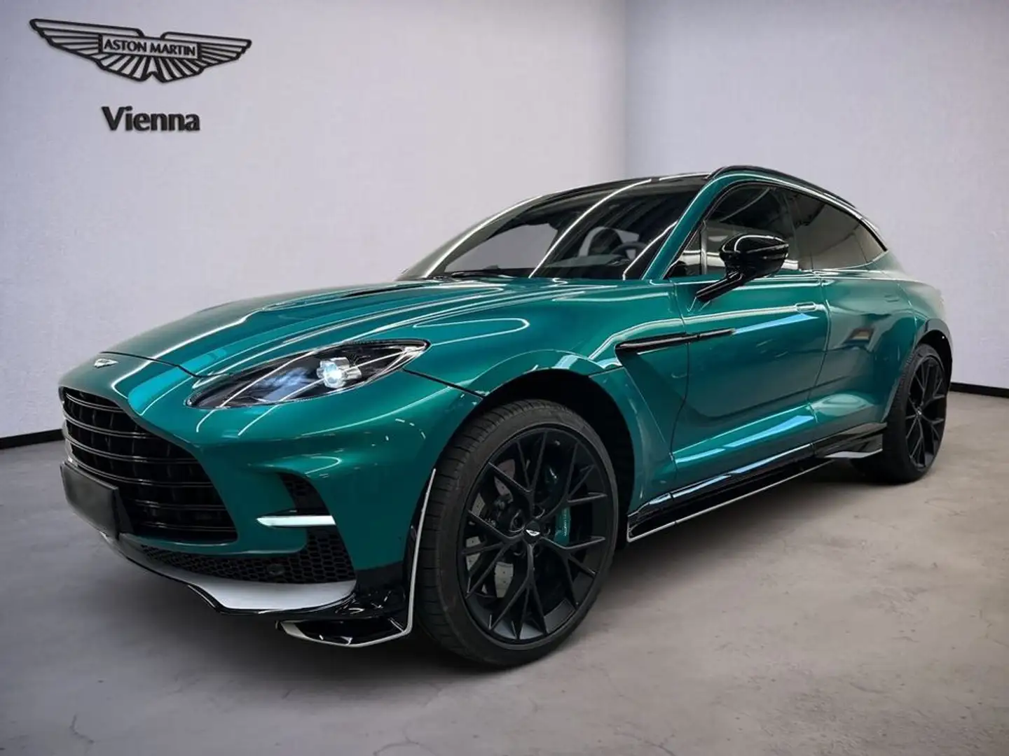 Aston Martin DBX DBX707 AMR24 / Podium Green / Trophy Silver / B&W Grün - 1