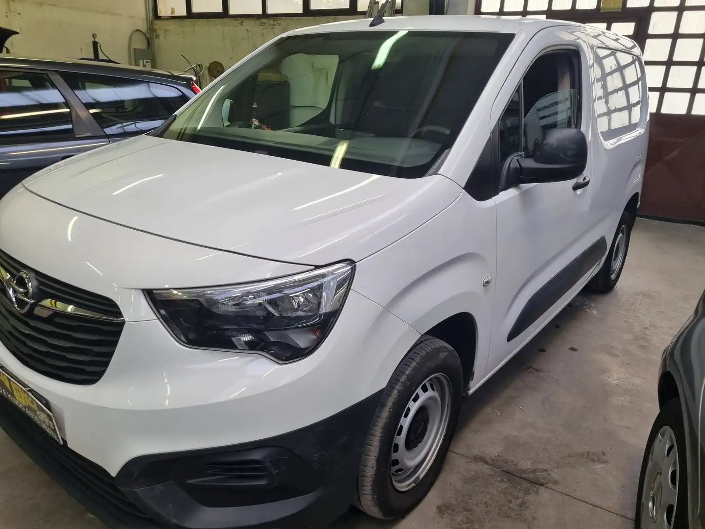 Opel Combo Blanc - 1