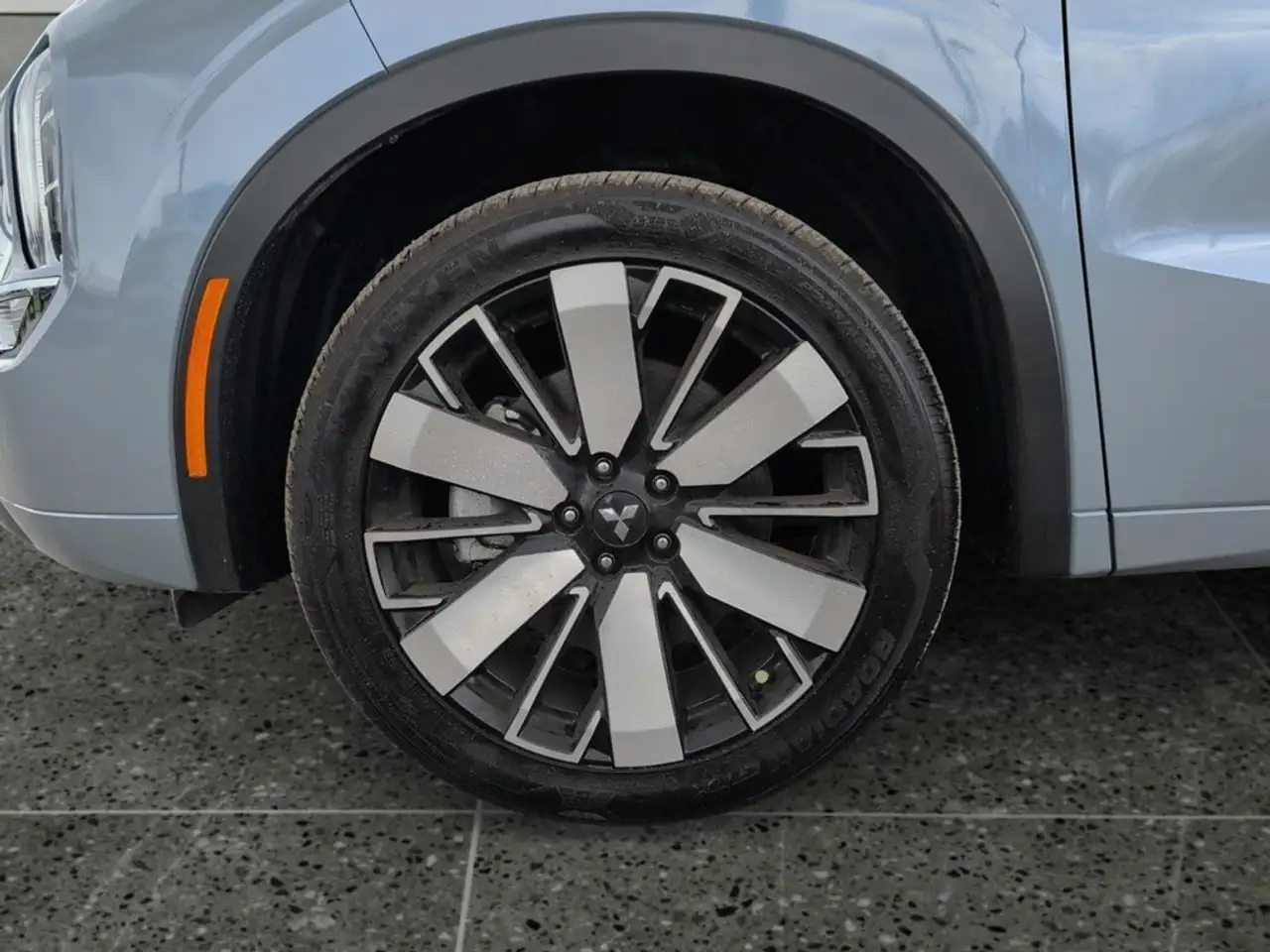 Mitsubishi Outlander снимка Mitsubishi Outlander