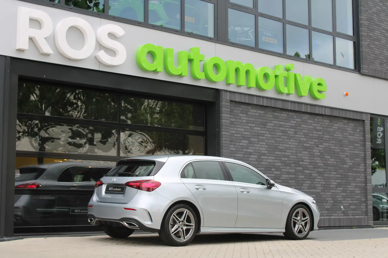 Mercedes-Benz A 200 AMG Line | BTW | AMG | FACELIFT | KEYLESS | SFEER Zilver - 2