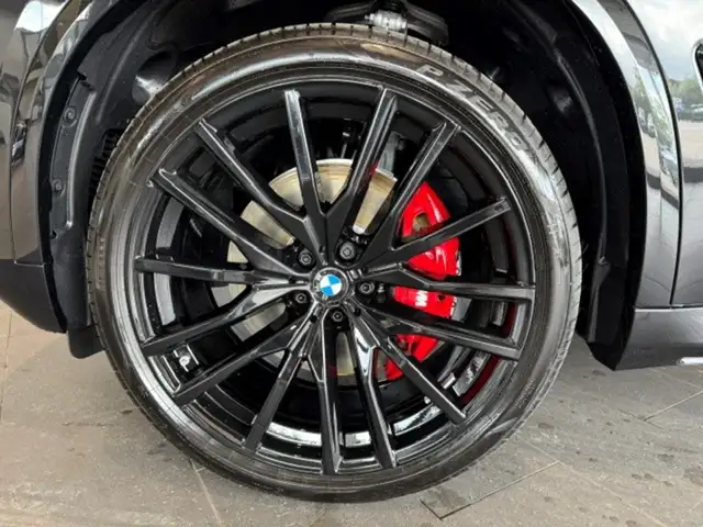 BMW X5 view 4