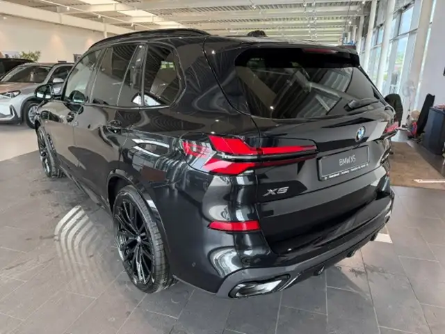 BMW X5 view 5