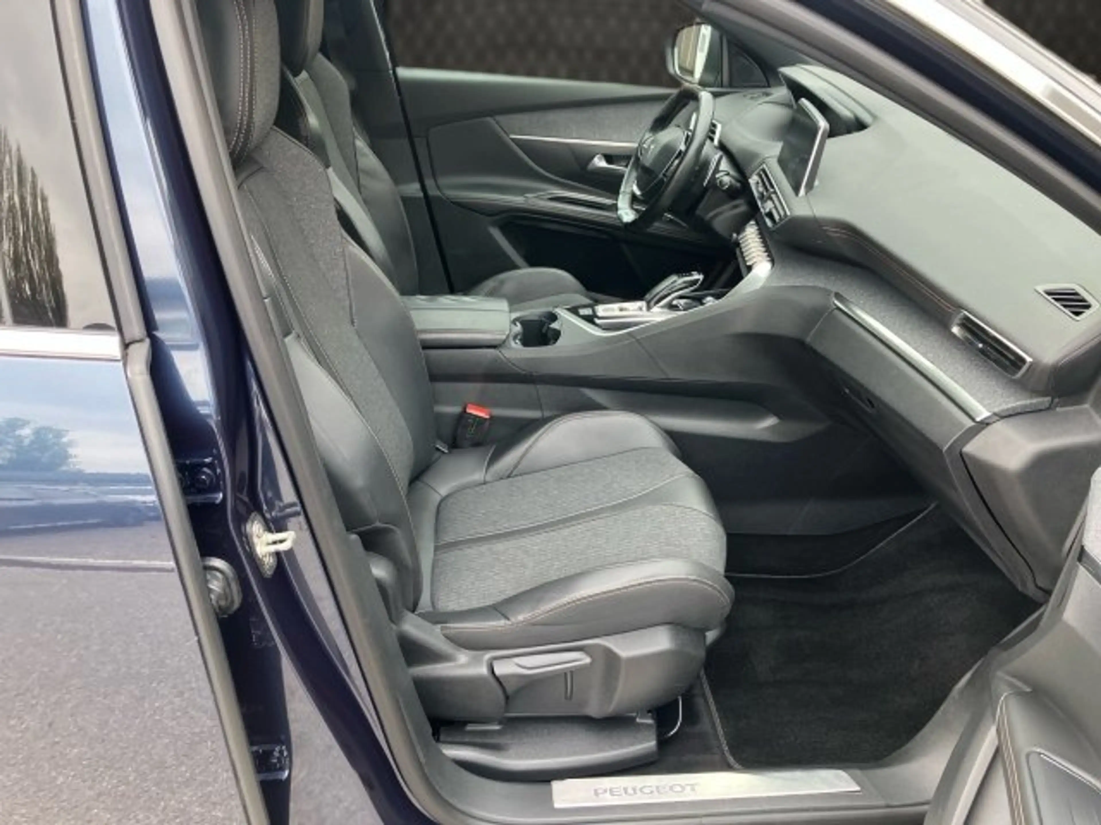 Peugeot 5008 Diesel 1.6 BlueHDI 120 S&S EAT6 GT Line — photo 11