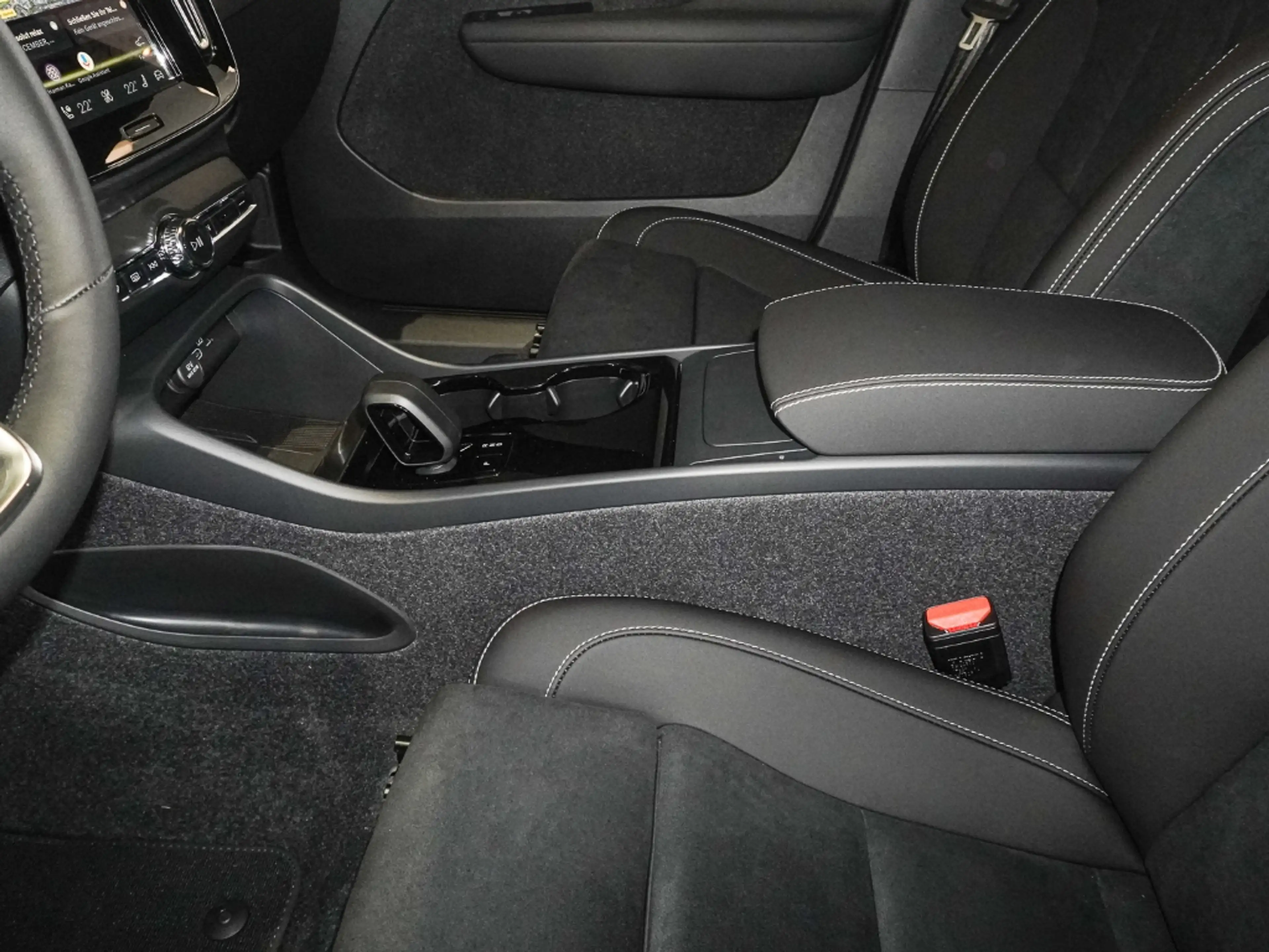 Volvo EX40 Single Motor Extended Range RWD Ultra Black Editio — photo 12