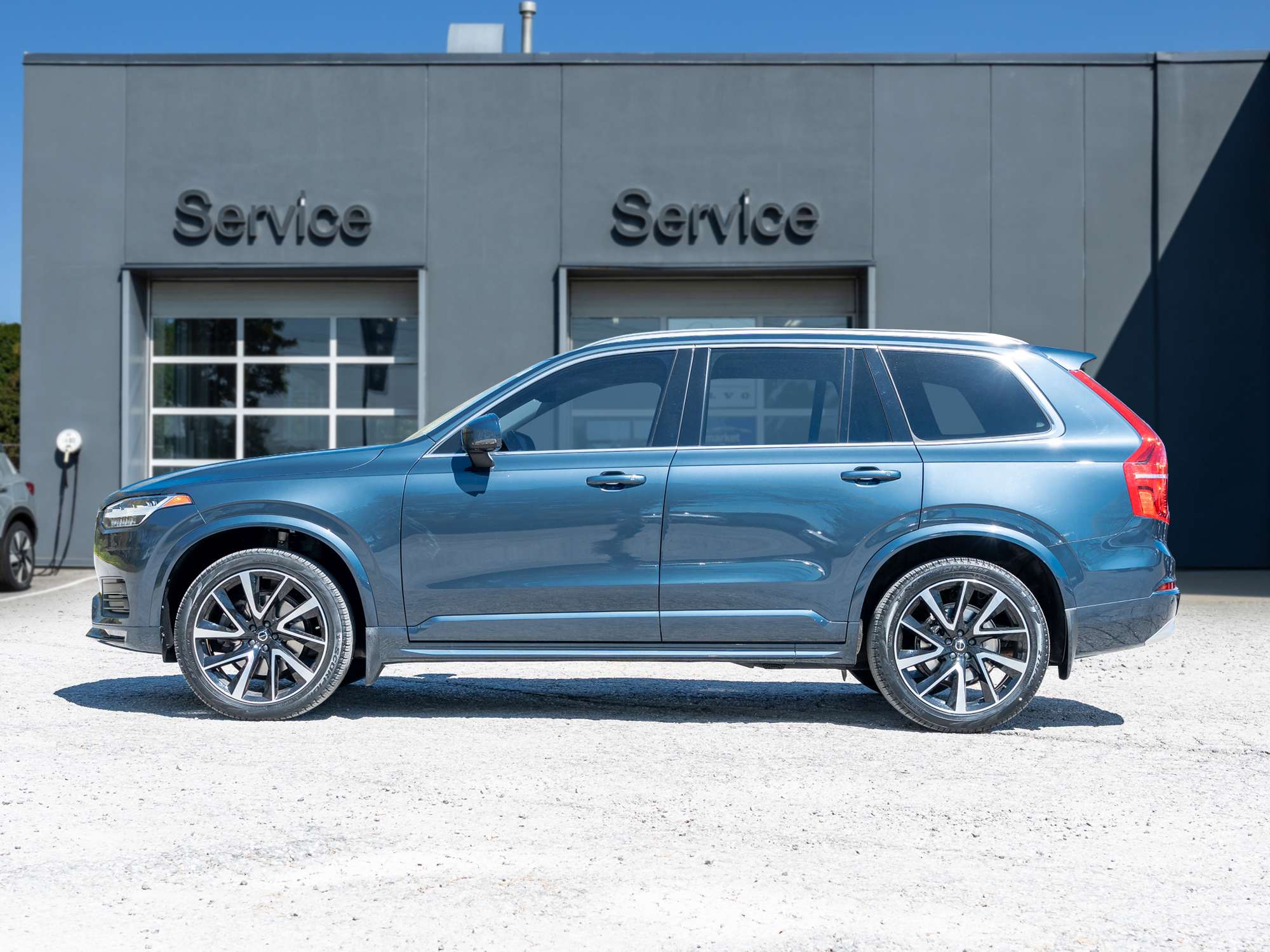 2022 Volvo XC90 T6 AWD Momentum 7 Seater LOW KM CPO RATE fr 2.99%* alt 4