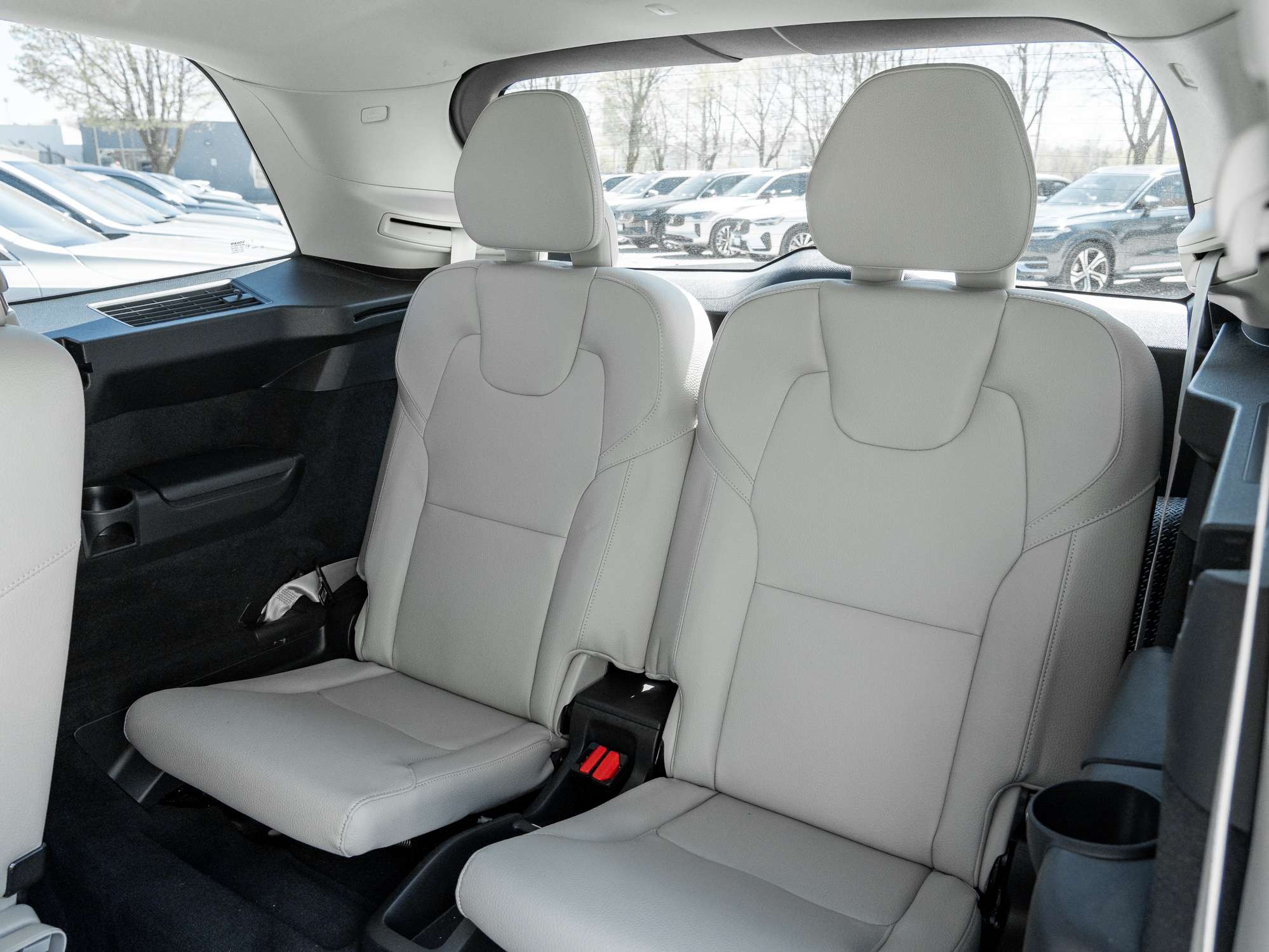 2022 Volvo XC90 T6 AWD Momentum 7 Seater LOW KM CPO RATE fr 2.99%* thumb 25