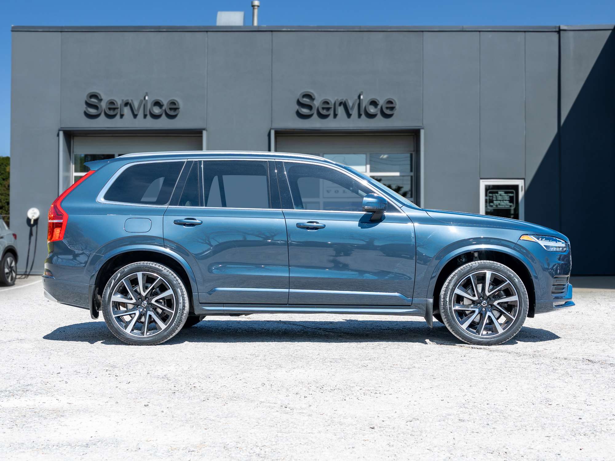 2022 Volvo XC90 T6 AWD Momentum 7 Seater LOW KM CPO RATE fr 2.99%* thumb 6