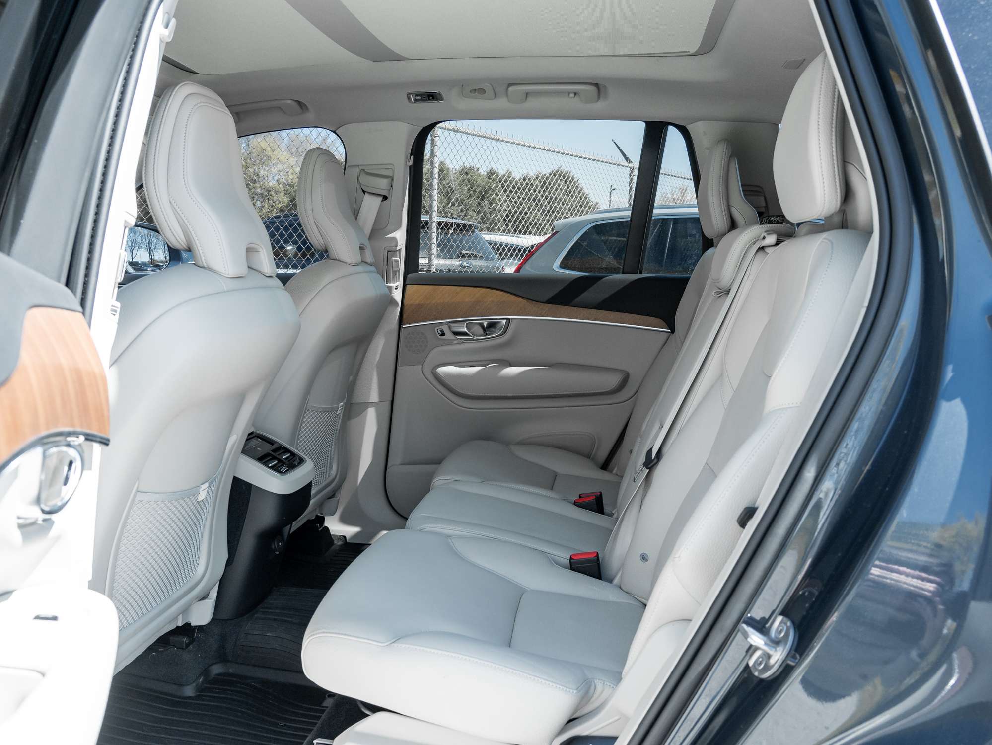 2022 Volvo XC90 T6 AWD Momentum 7 Seater LOW KM CPO RATE fr 2.99%* thumb 23