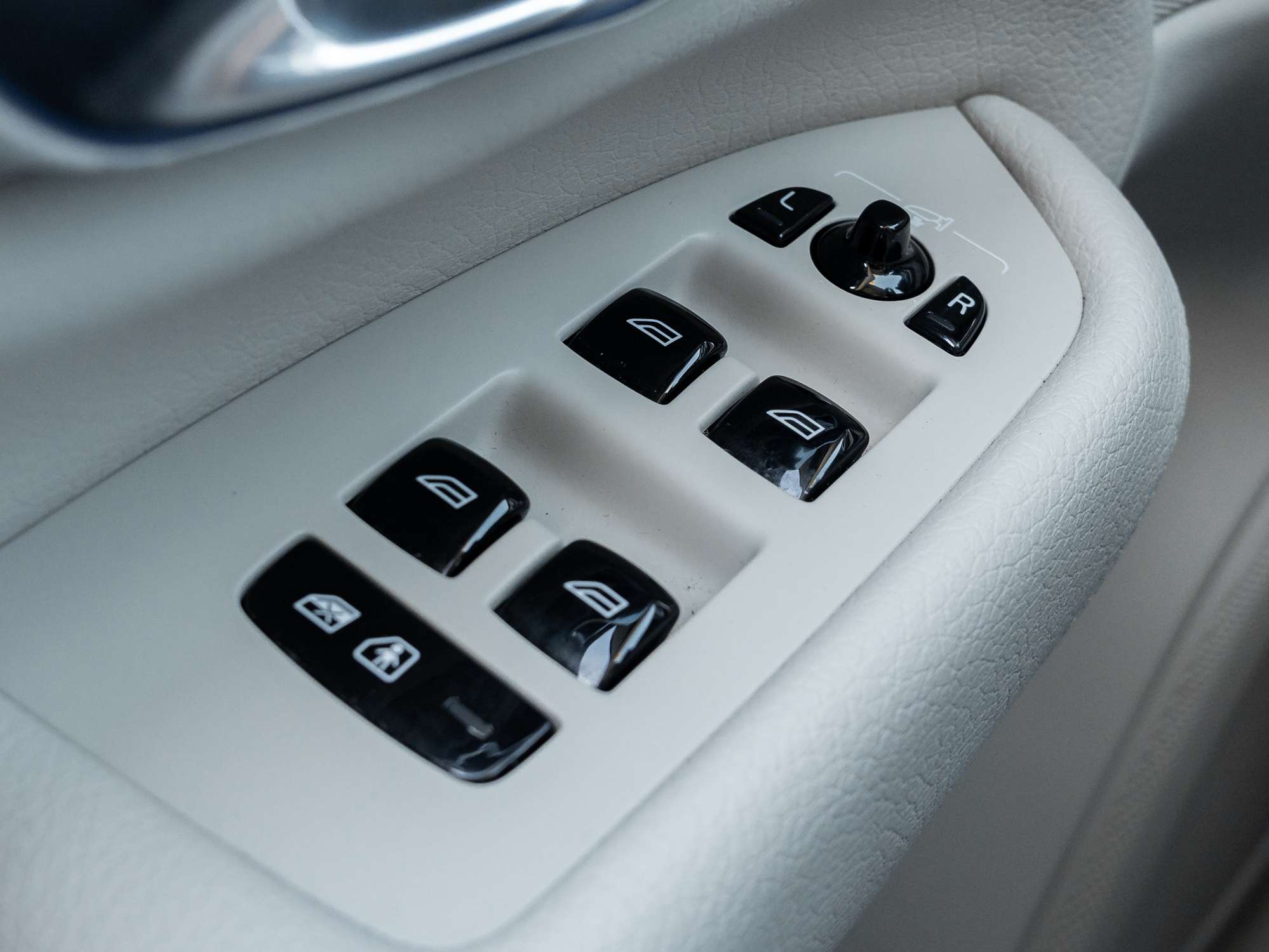 2022 Volvo XC90 T6 AWD Momentum 7 Seater LOW KM CPO RATE fr 2.99%* thumb 14