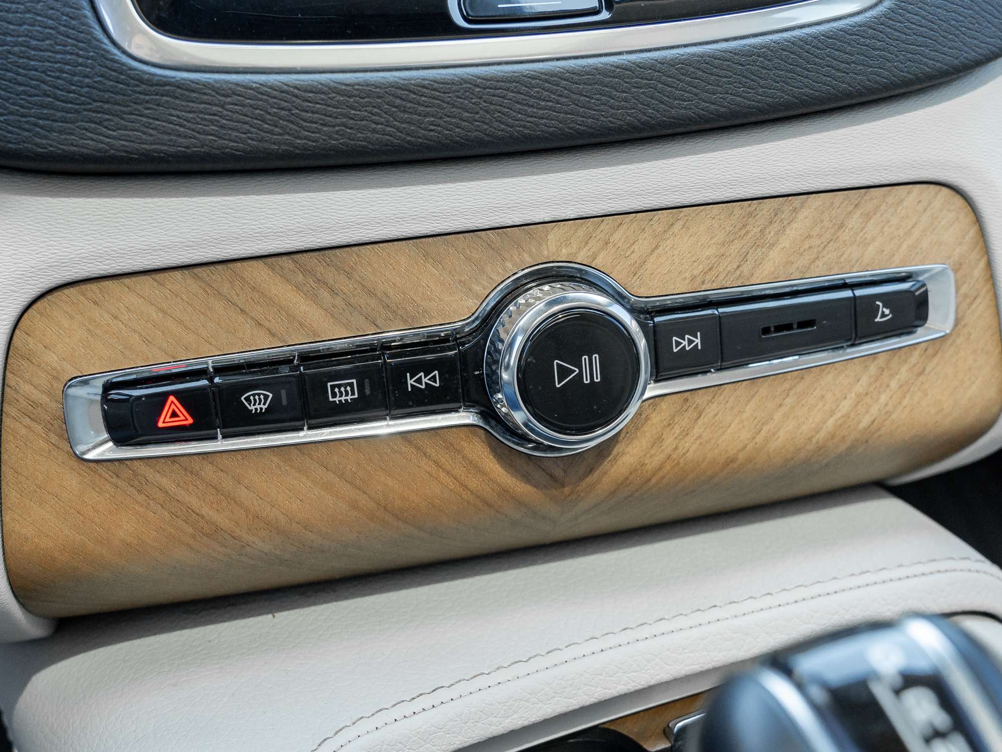 2022 Volvo XC90 T6 AWD Momentum 7 Seater LOW KM CPO RATE fr 2.99%* thumb 18