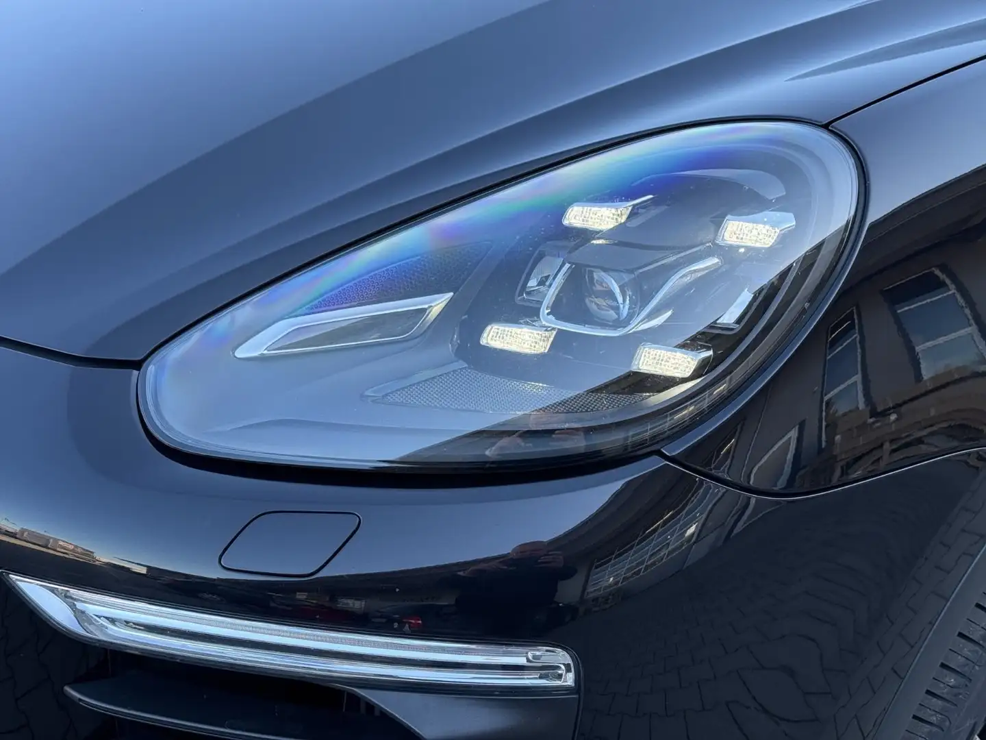 Porsche Cayenne S Diesel Luftfederung Facelift Pano LED Schwarz - 1