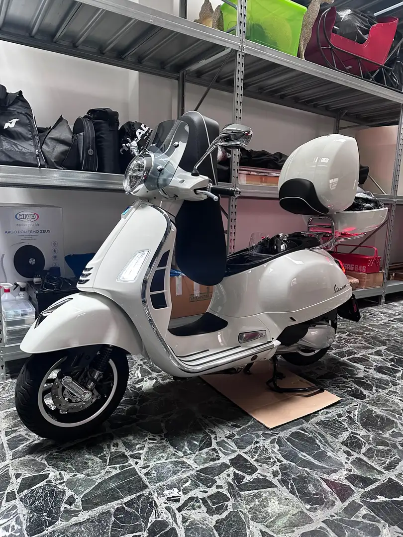 Vespa GTS 300 SUPER Blanco - 1