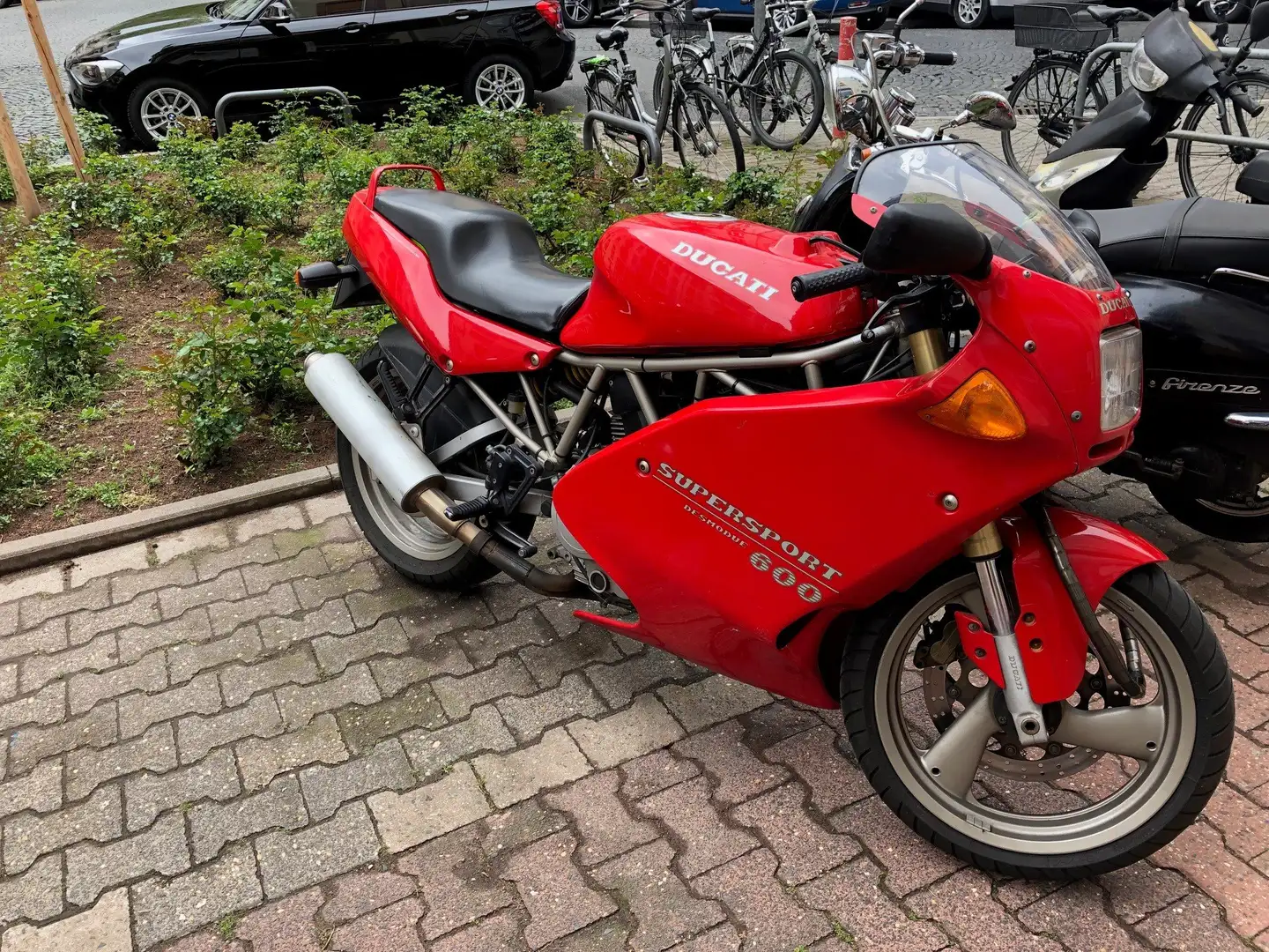 Ducati 600 SS crvena - 2