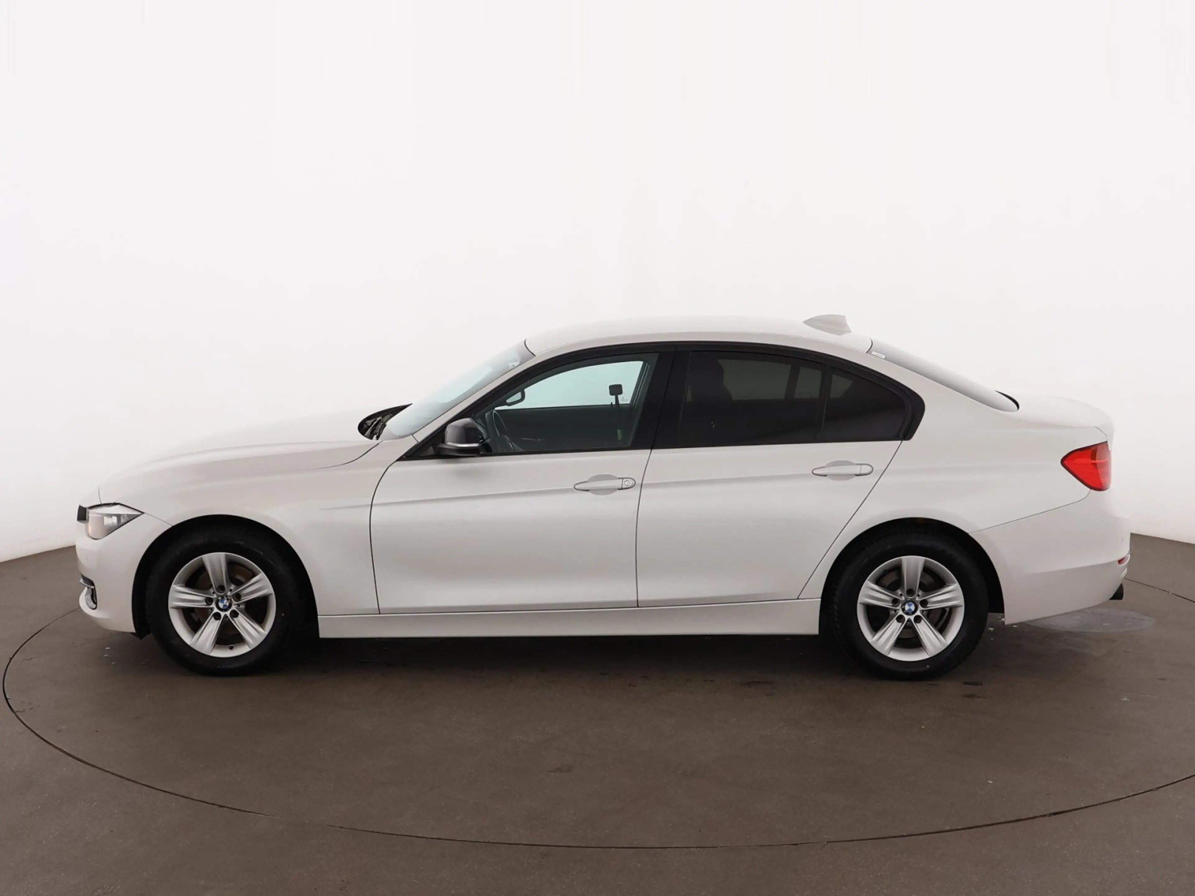 BMW 320 i Sportline SPORTSITZE KLIMA PARKHILFE — photo 6