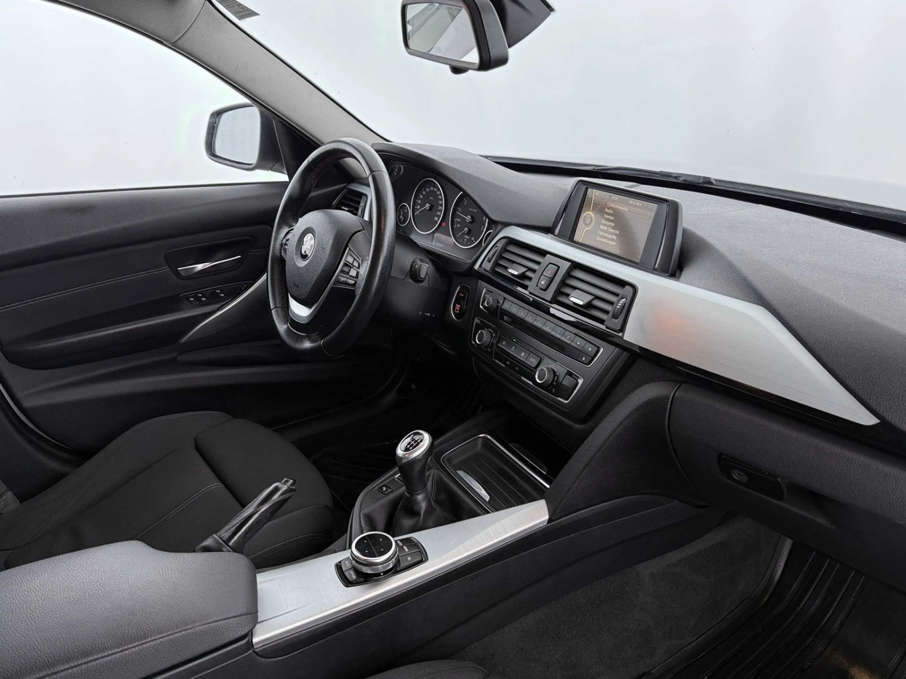 BMW 320 i Sportline SPORTSITZE KLIMA PARKHILFE — photo 15
