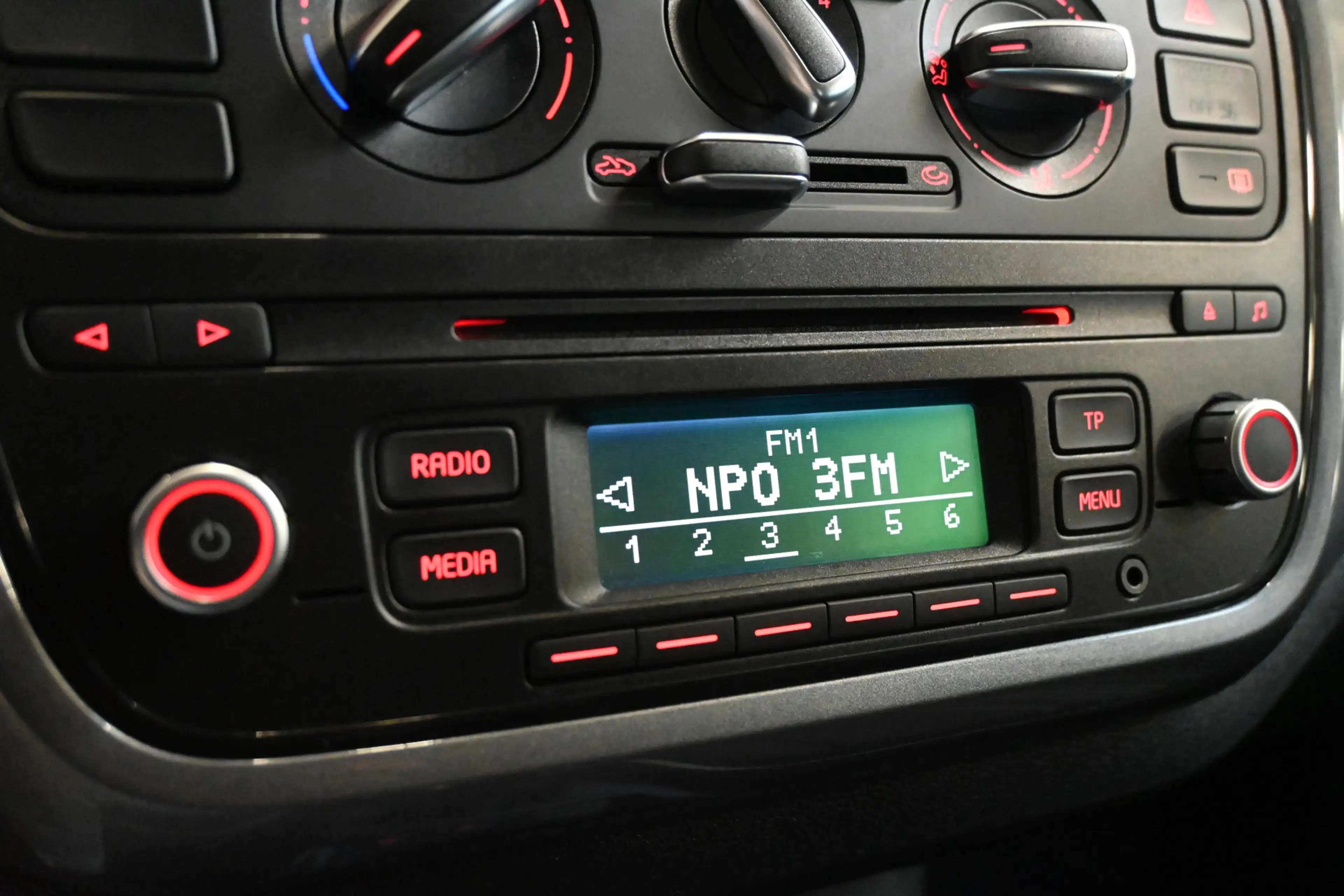 SEAT Mii 1.0 60pk Sport Connect | Seat sound | Cruise contr — photo 25