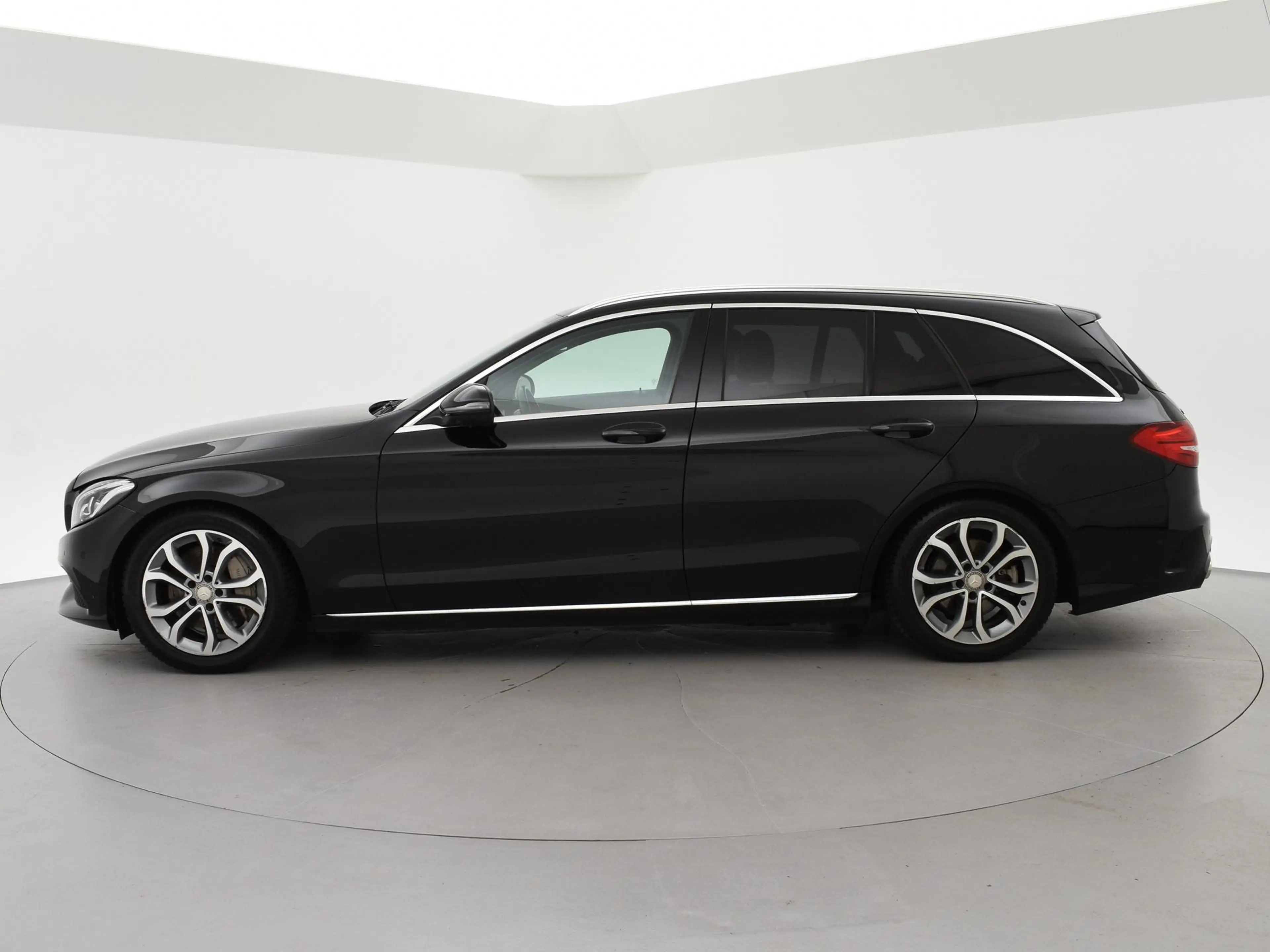 Mercedes-Benz C 350 Estate 350e PLUG-IN + BURMESTER | 360 CAMERA | SFE — photo 5