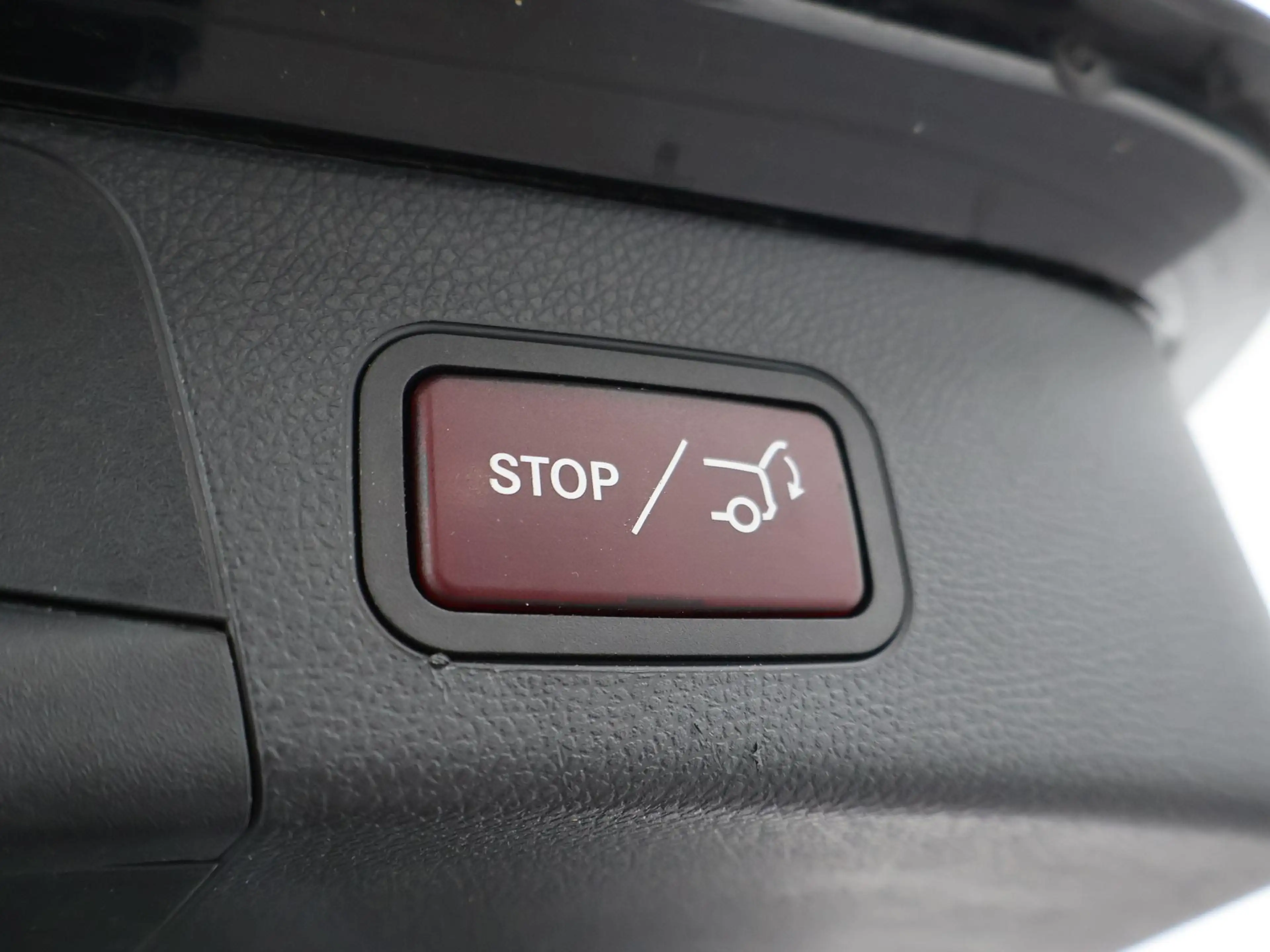 Mercedes-Benz C 350 Estate 350e PLUG-IN + BURMESTER | 360 CAMERA | SFE — photo 17