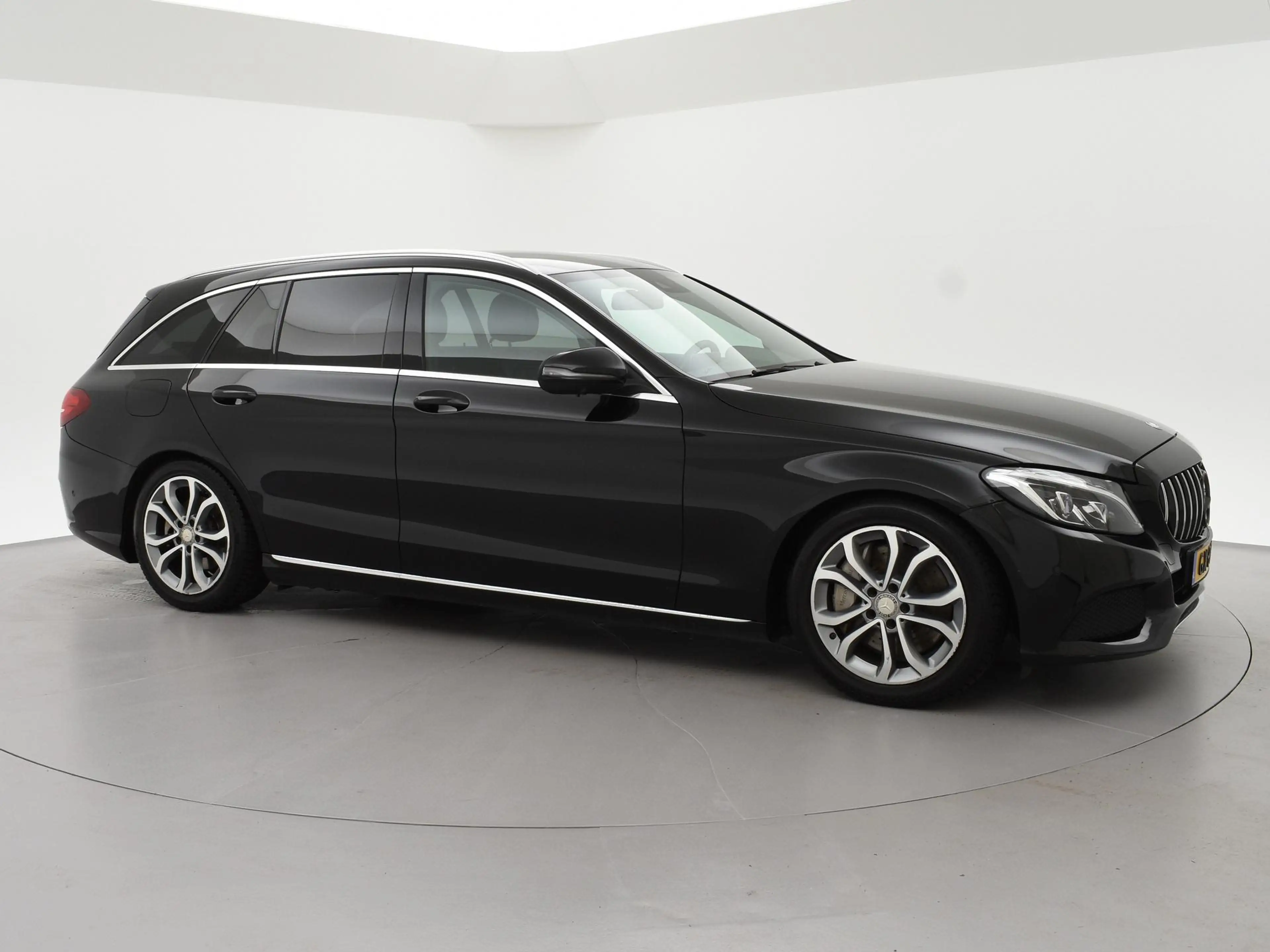 Mercedes-Benz C 350 Estate 350e PLUG-IN + BURMESTER | 360 CAMERA | SFE — photo 35