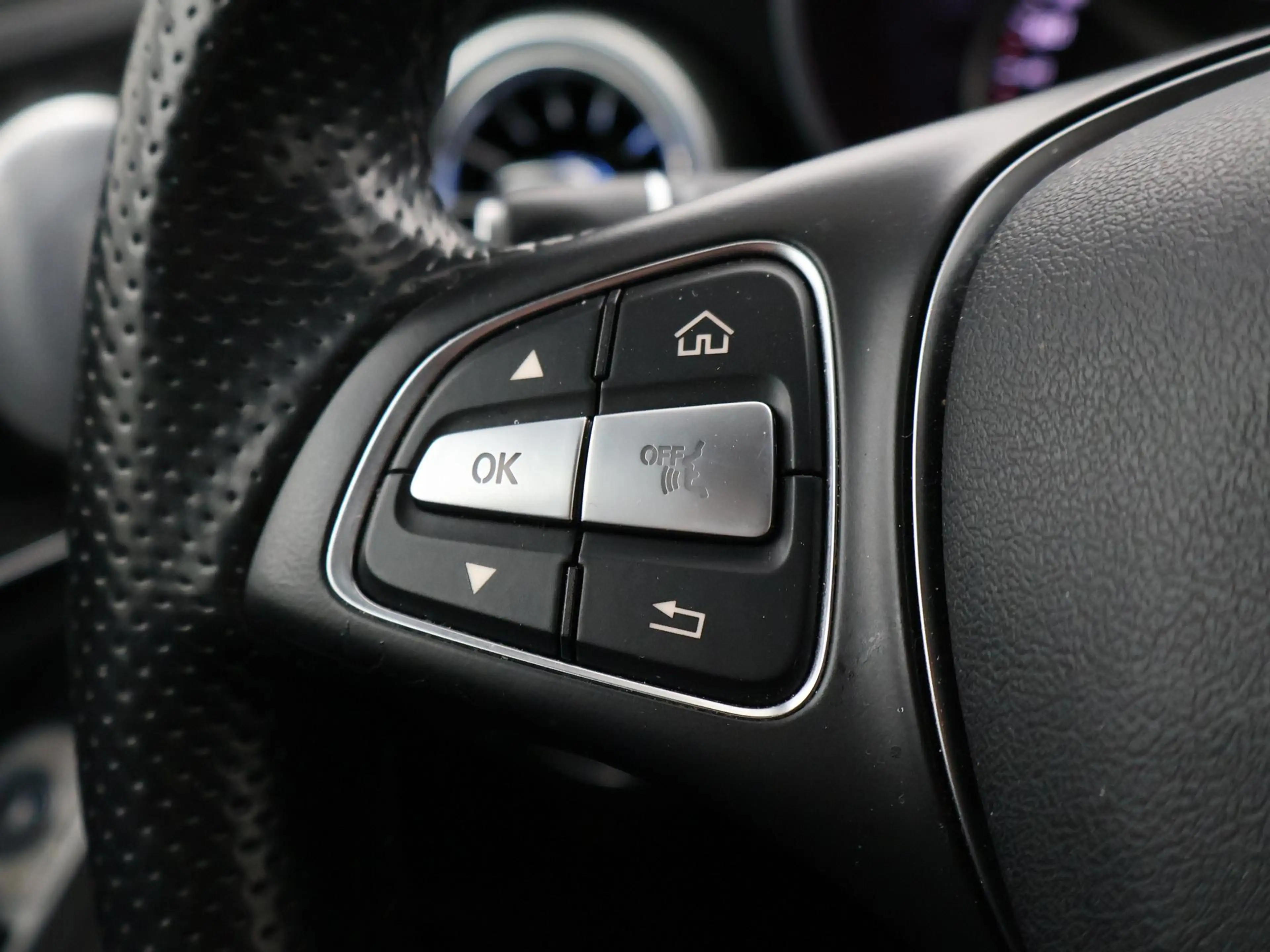 Mercedes-Benz C 350 Estate 350e PLUG-IN + BURMESTER | 360 CAMERA | SFE — photo 30